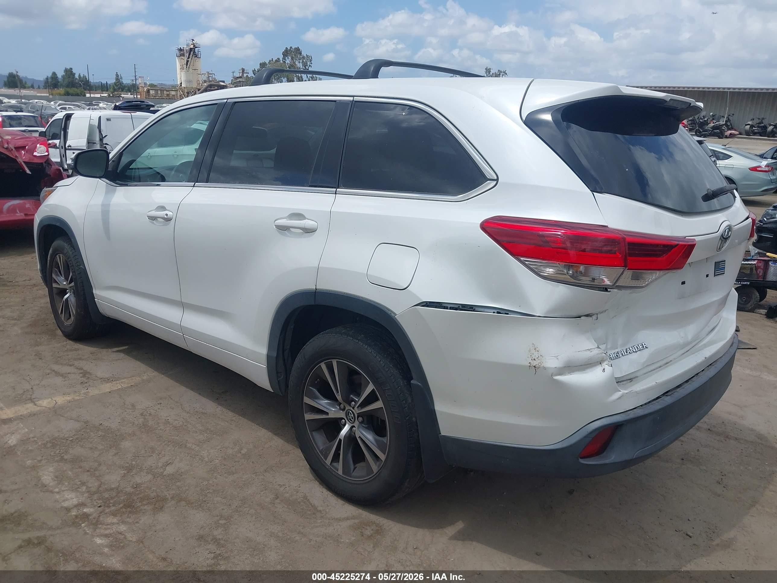 2018 Toyota Highlander Le Белый vin: 5TDZARFH1JS039281