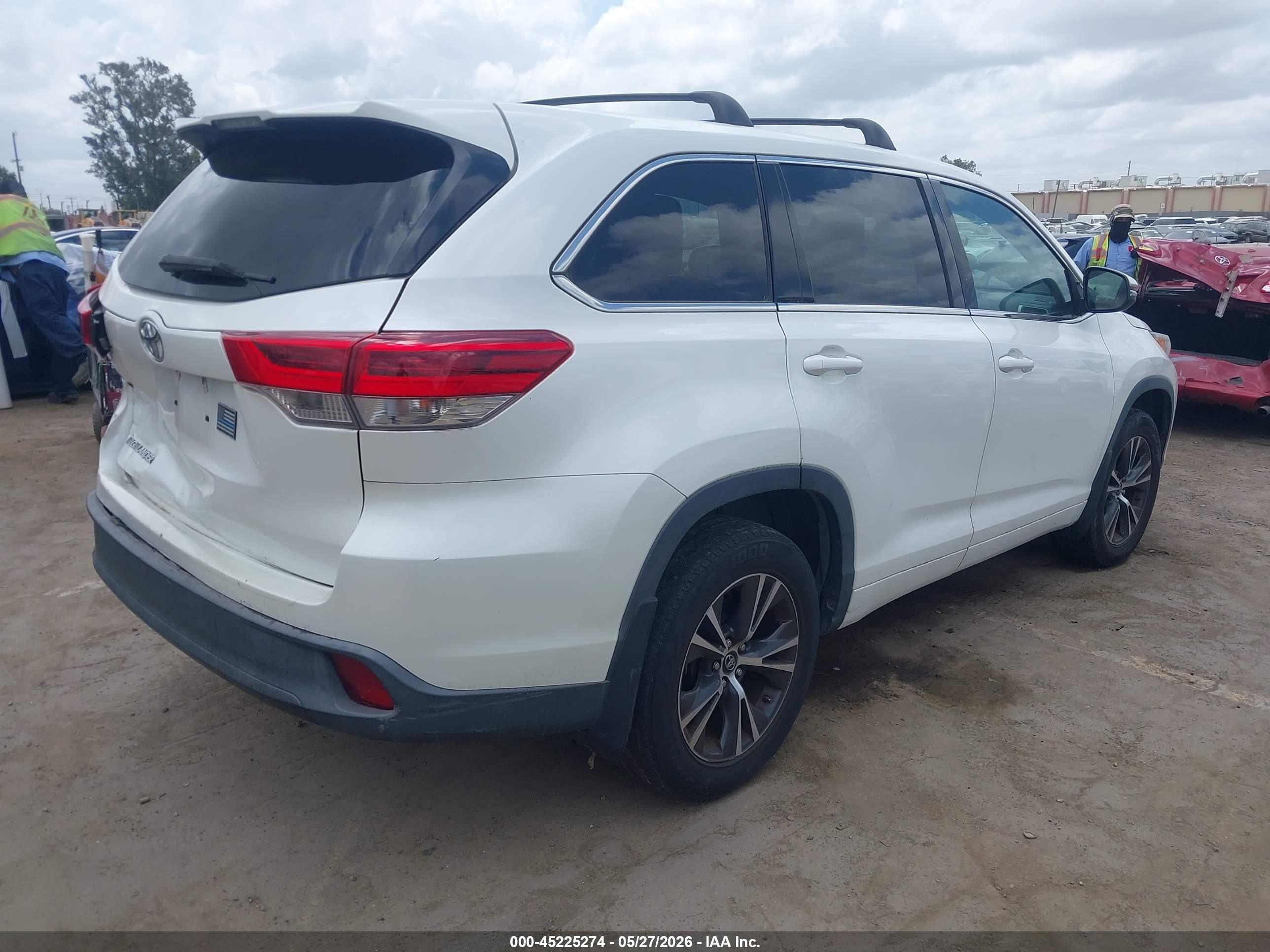 2018 Toyota Highlander Le Белый vin: 5TDZARFH1JS039281