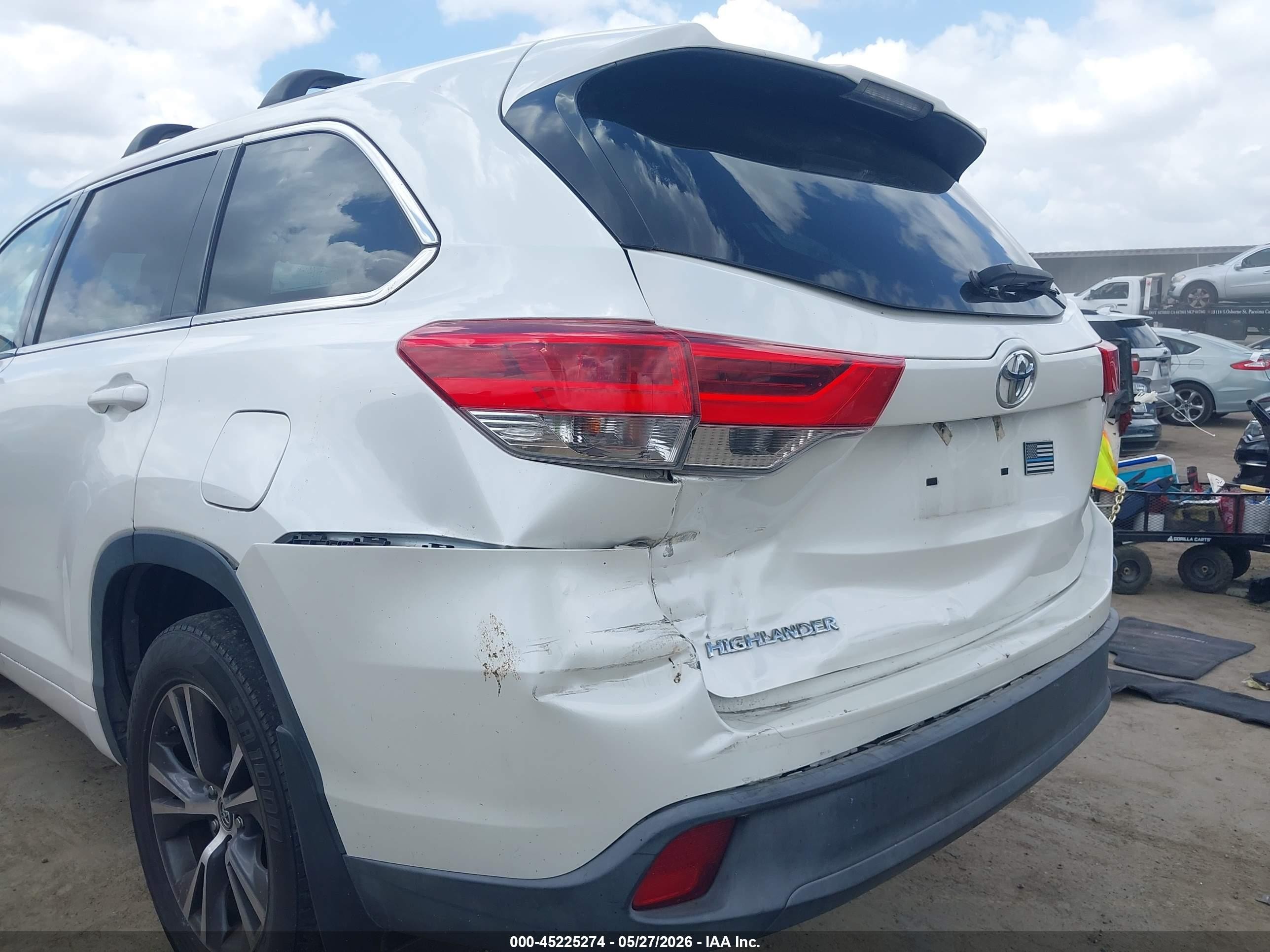 2018 Toyota Highlander Le Белый vin: 5TDZARFH1JS039281