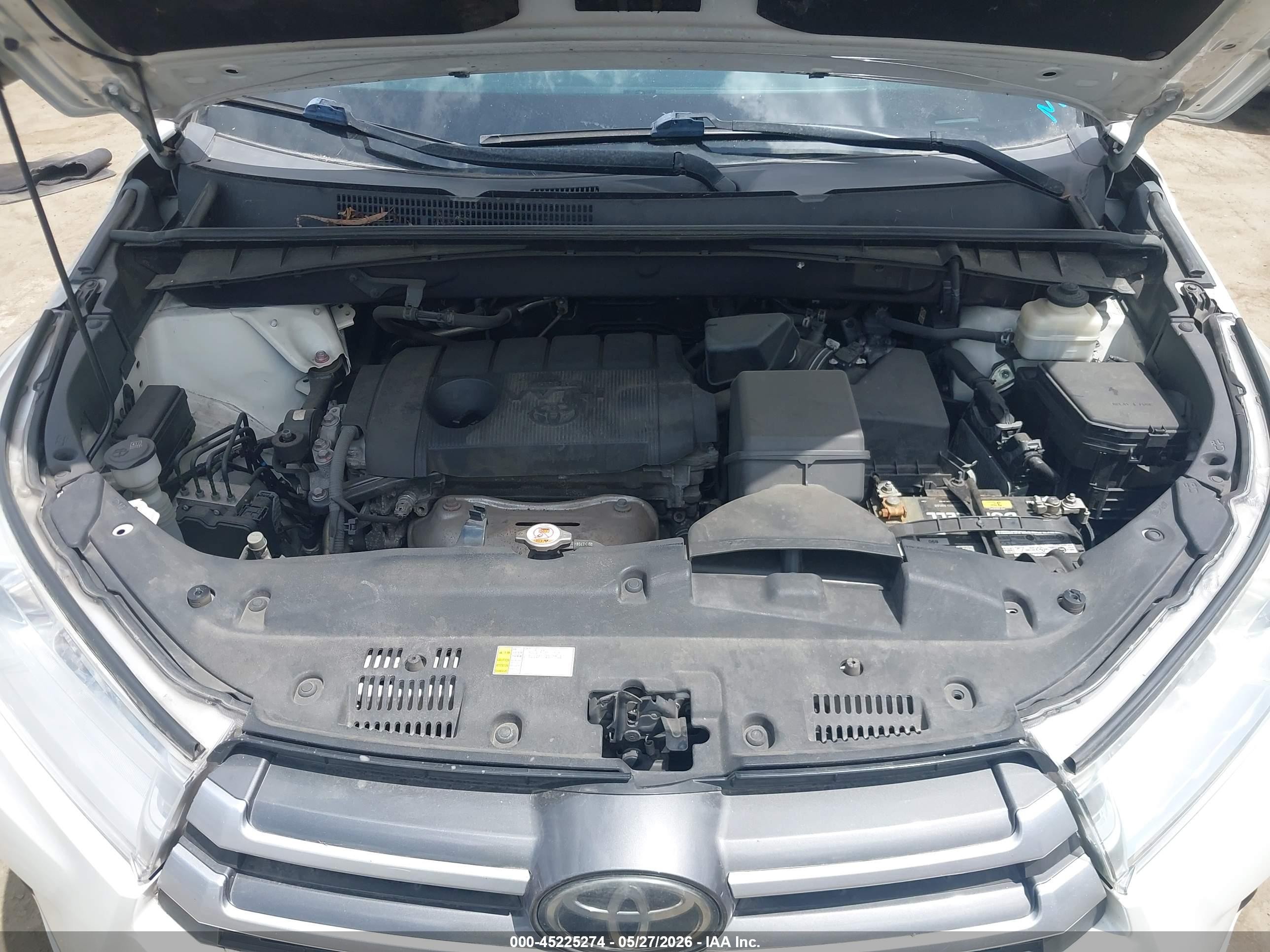 2018 Toyota Highlander Le Белый vin: 5TDZARFH1JS039281