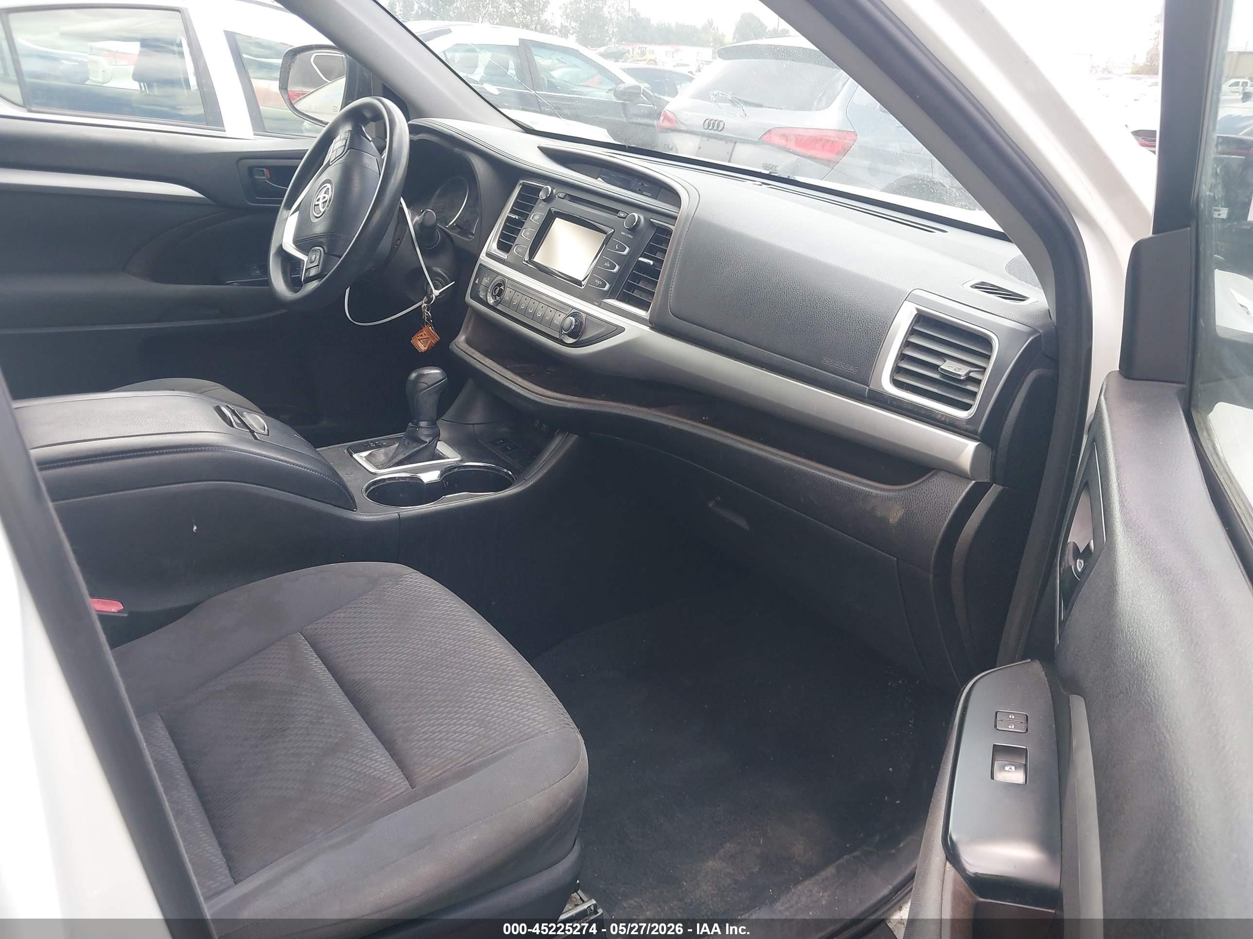 2018 Toyota Highlander Le Белый vin: 5TDZARFH1JS039281