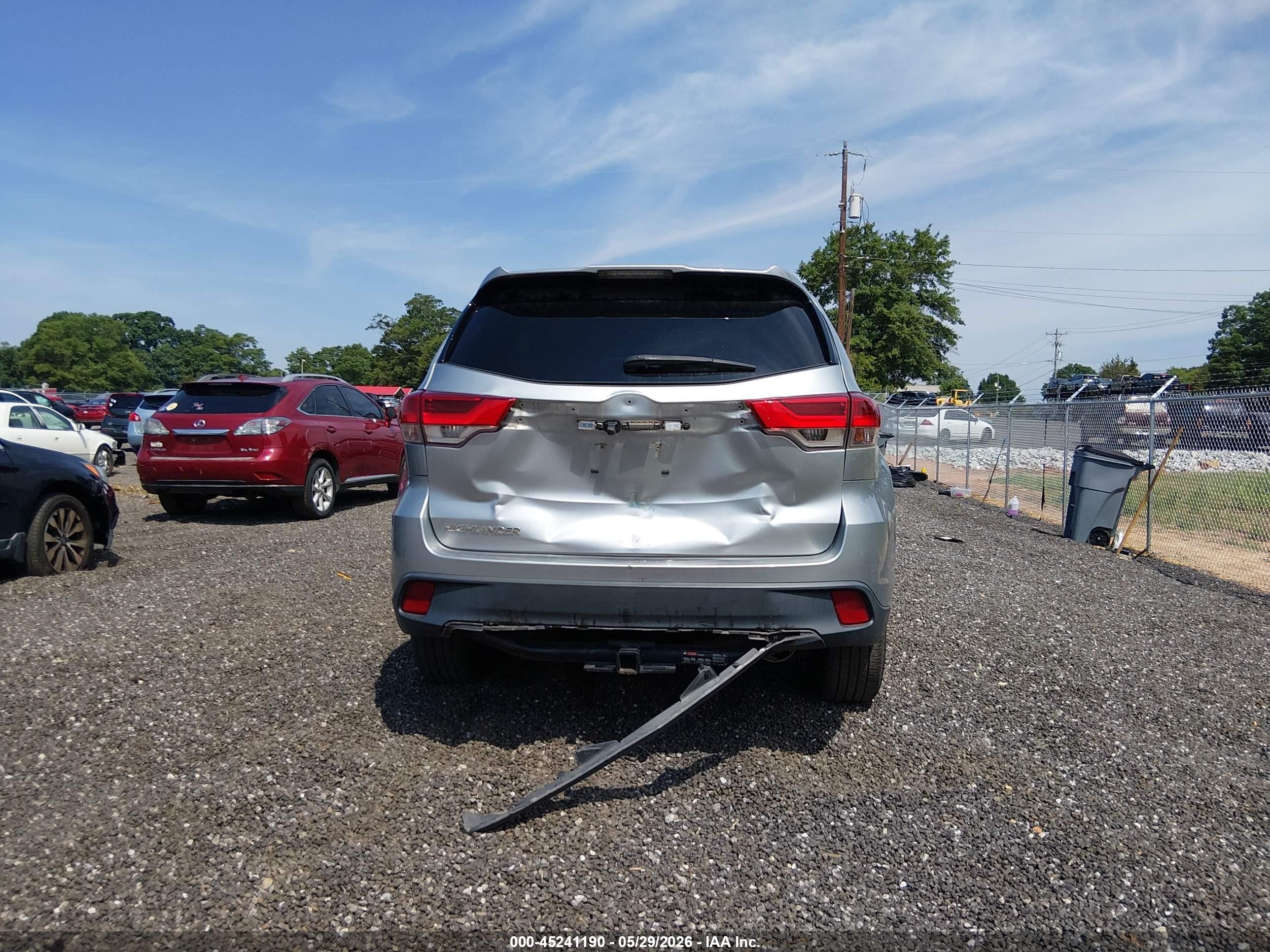 2019 Toyota Highlander Le Серебряный vin: 5TDZARFH1KS061167