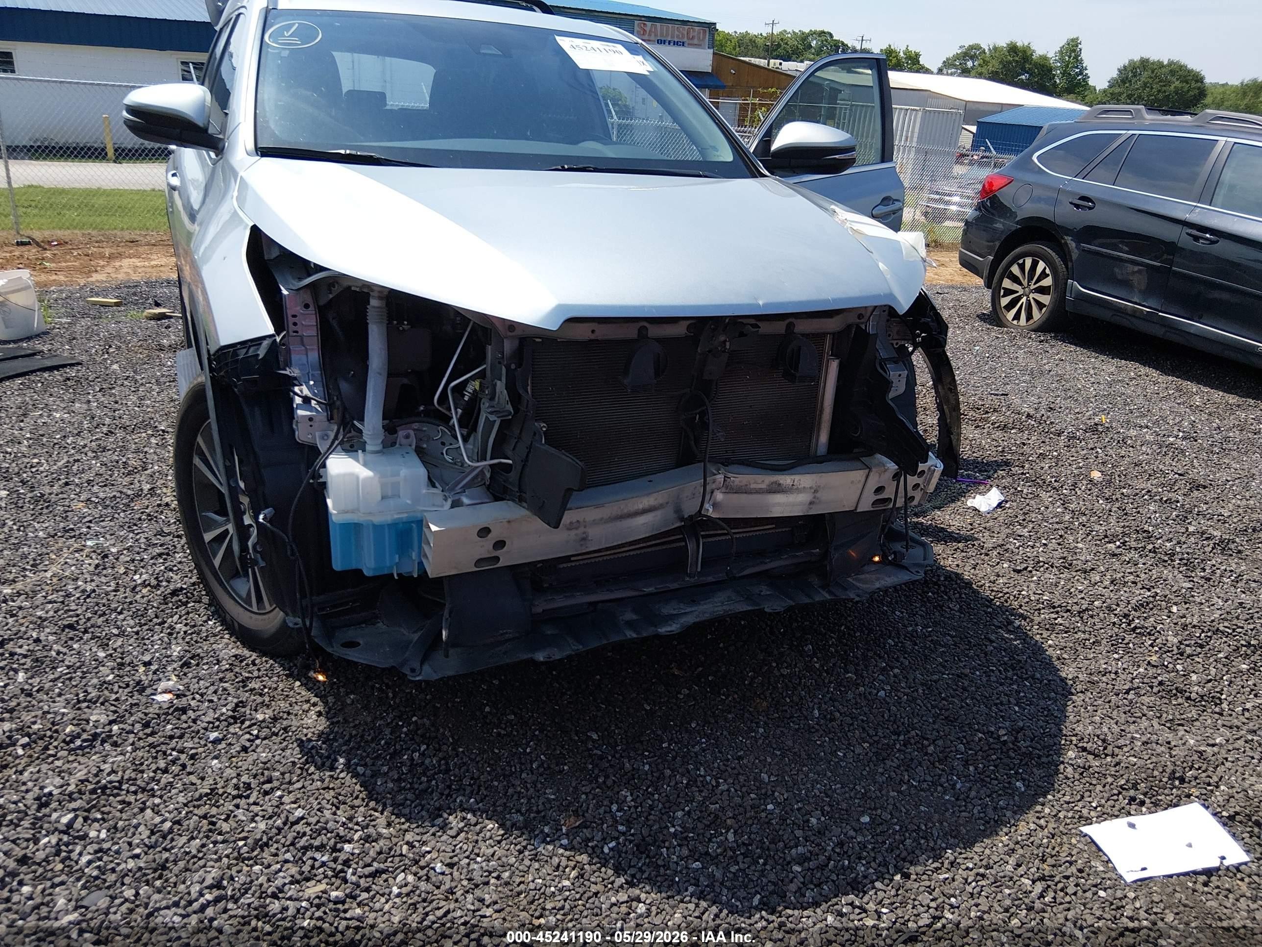 2019 Toyota Highlander Le Серебряный vin: 5TDZARFH1KS061167
