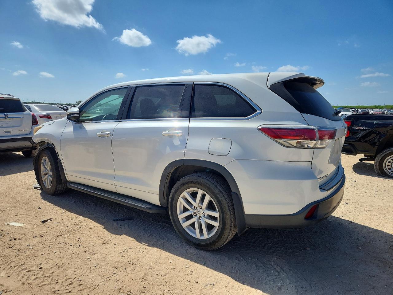 2015 Toyota Highlander Le Белый vin: 5TDZARFH2FS010847