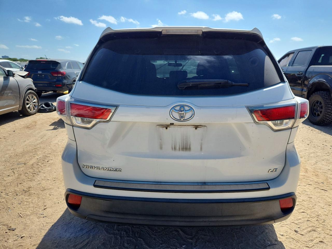 2015 Toyota Highlander Le Белый vin: 5TDZARFH2FS010847