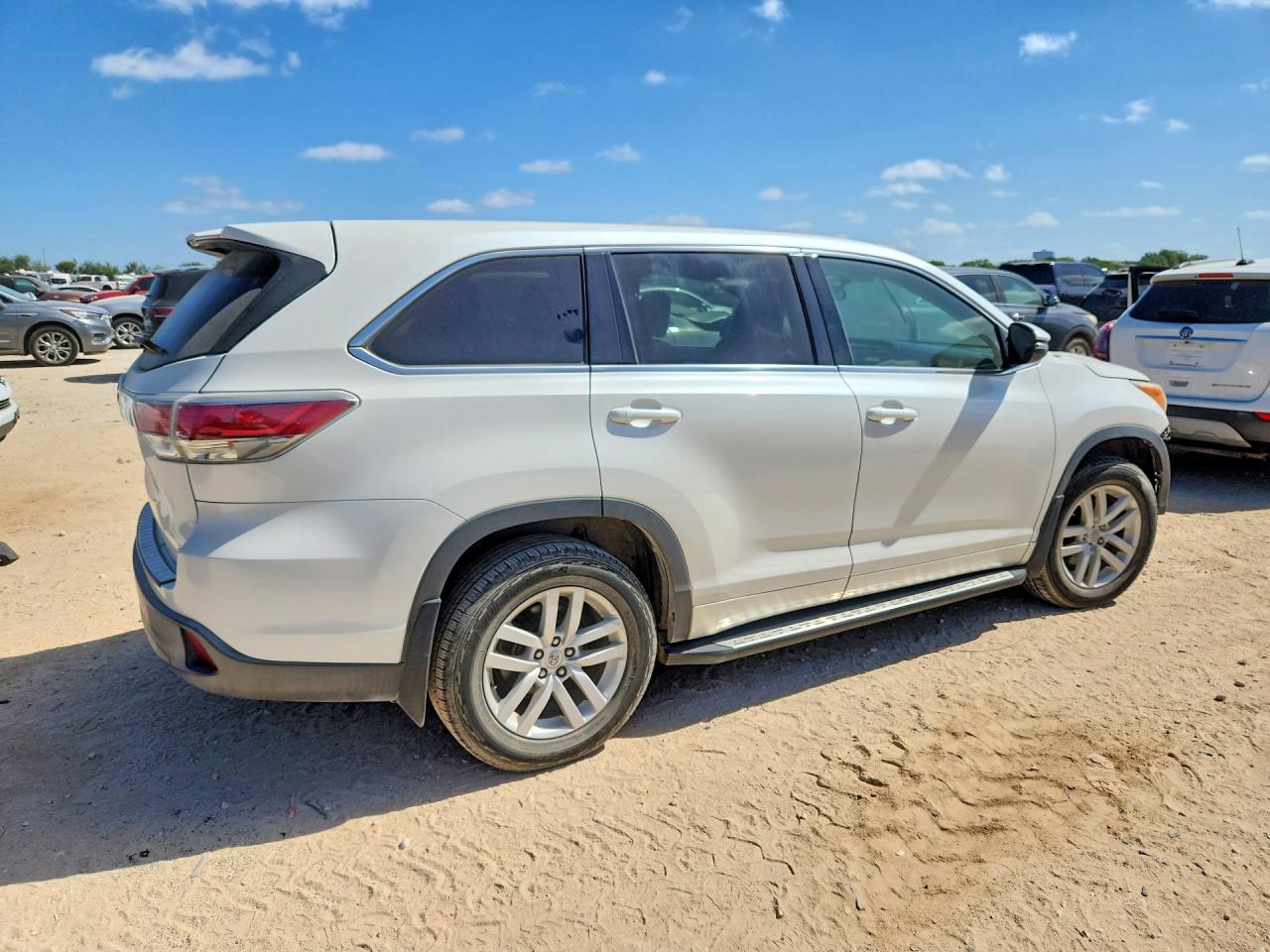 2015 Toyota Highlander Le Белый vin: 5TDZARFH2FS010847