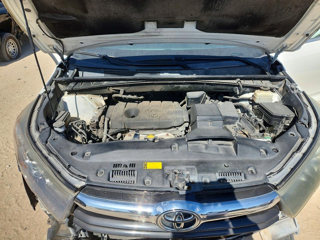 2015 Toyota Highlander Le Белый vin: 5TDZARFH2FS010847