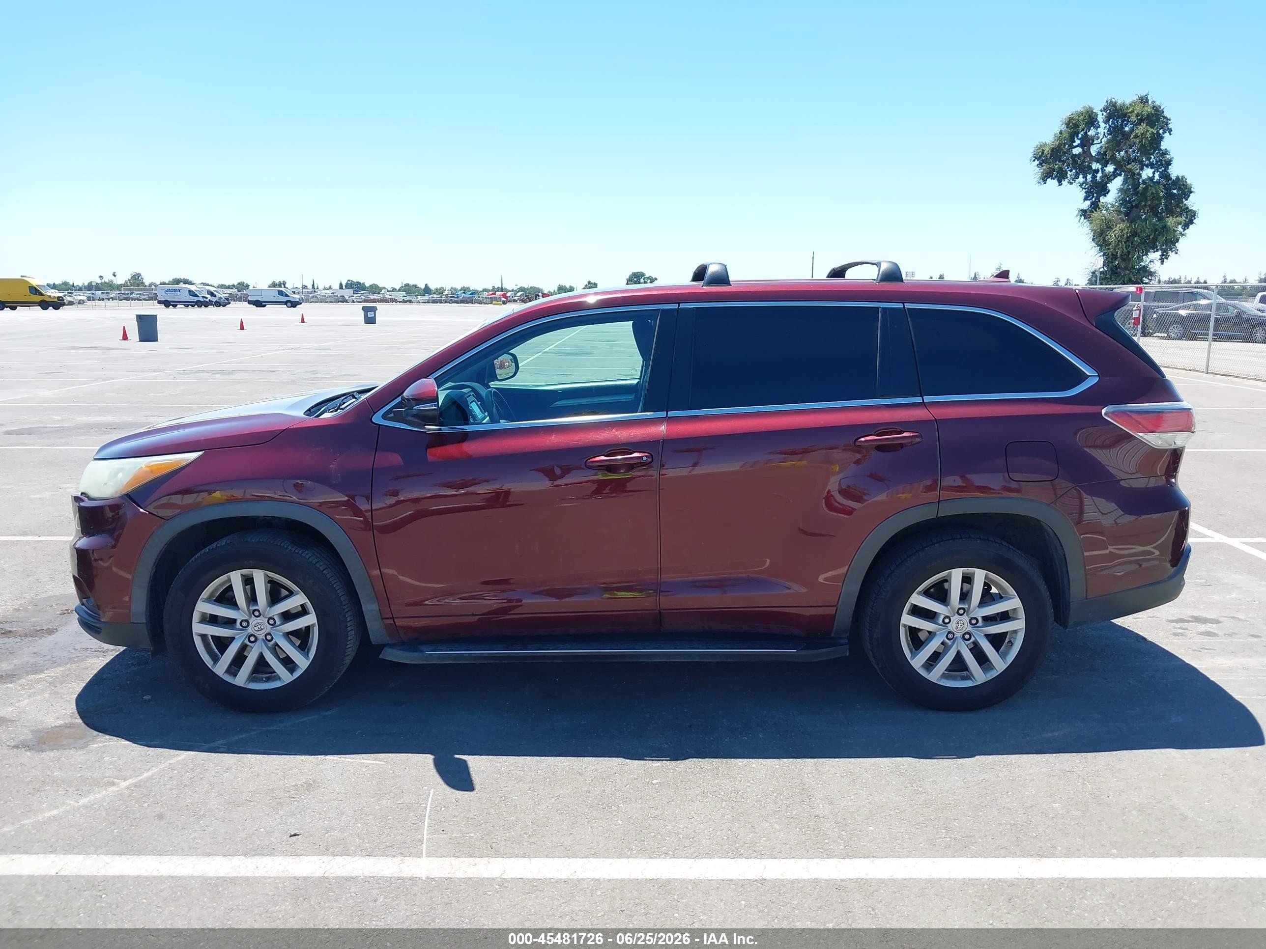 2015 Toyota Highlander Le Maroon vin: 5TDZARFH2FS016079