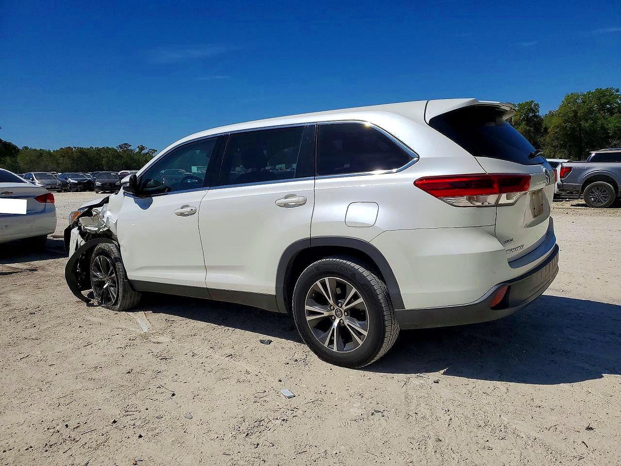 2019 Toyota Highlander Le White vin: 5TDZARFH2KS044457