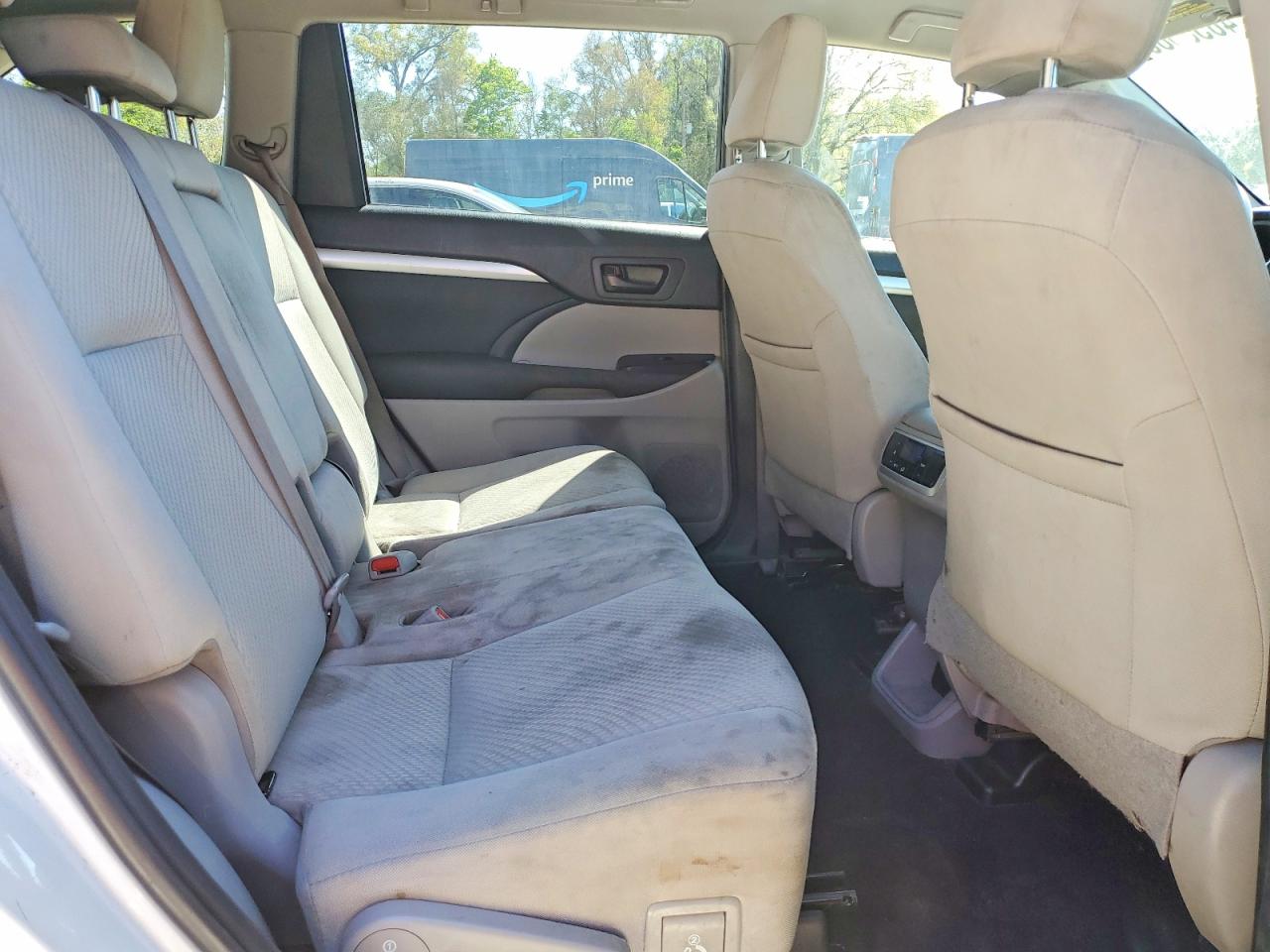 2019 Toyota Highlander Le White vin: 5TDZARFH2KS044457