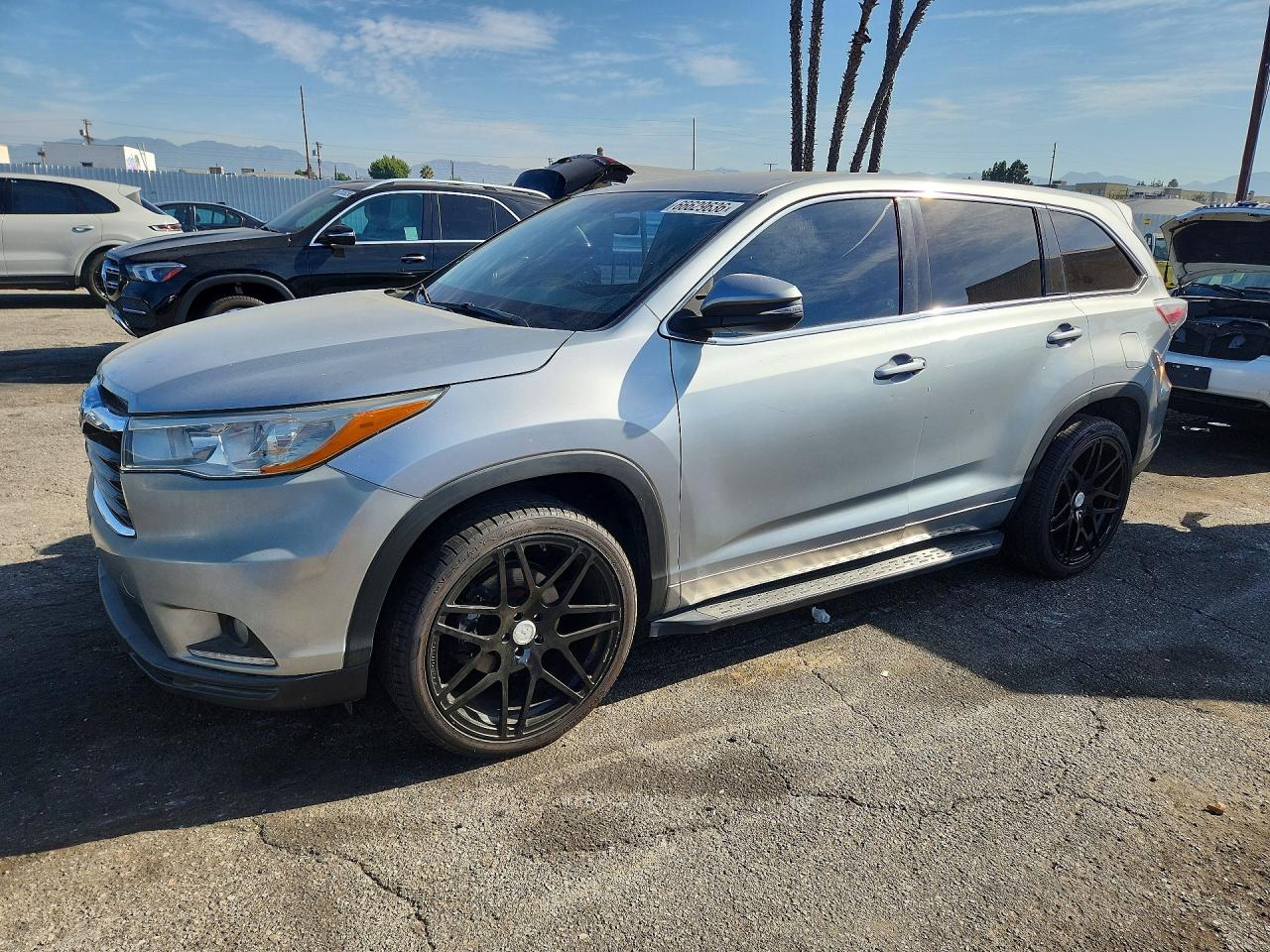 2014 Toyota Highlander Le Silver vin: 5TDZARFH3ES004876