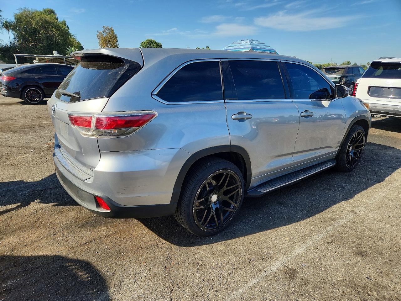 2014 Toyota Highlander Le Silver vin: 5TDZARFH3ES004876