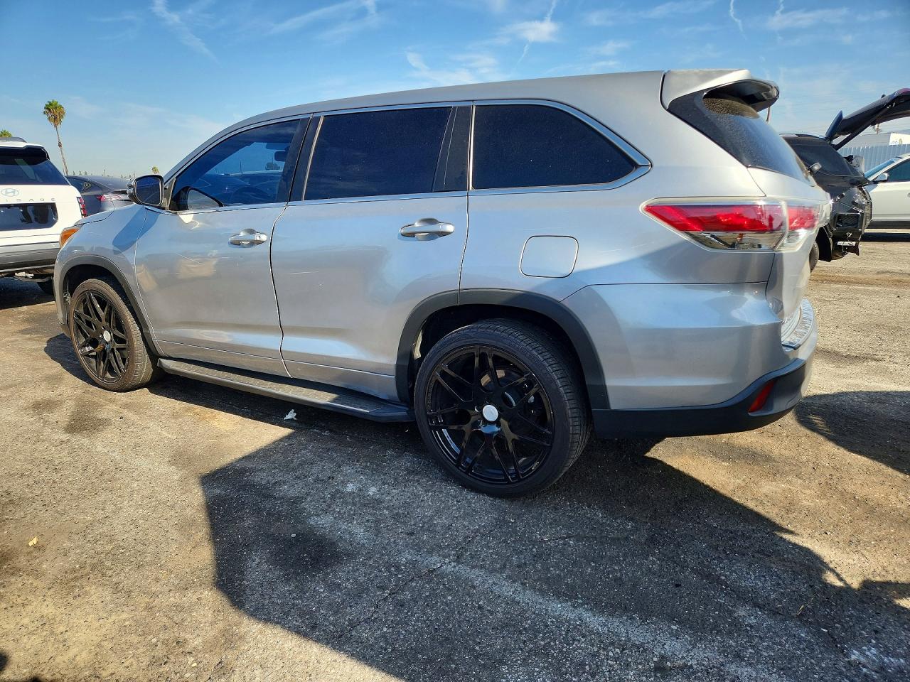 2014 Toyota Highlander Le Silver vin: 5TDZARFH3ES004876