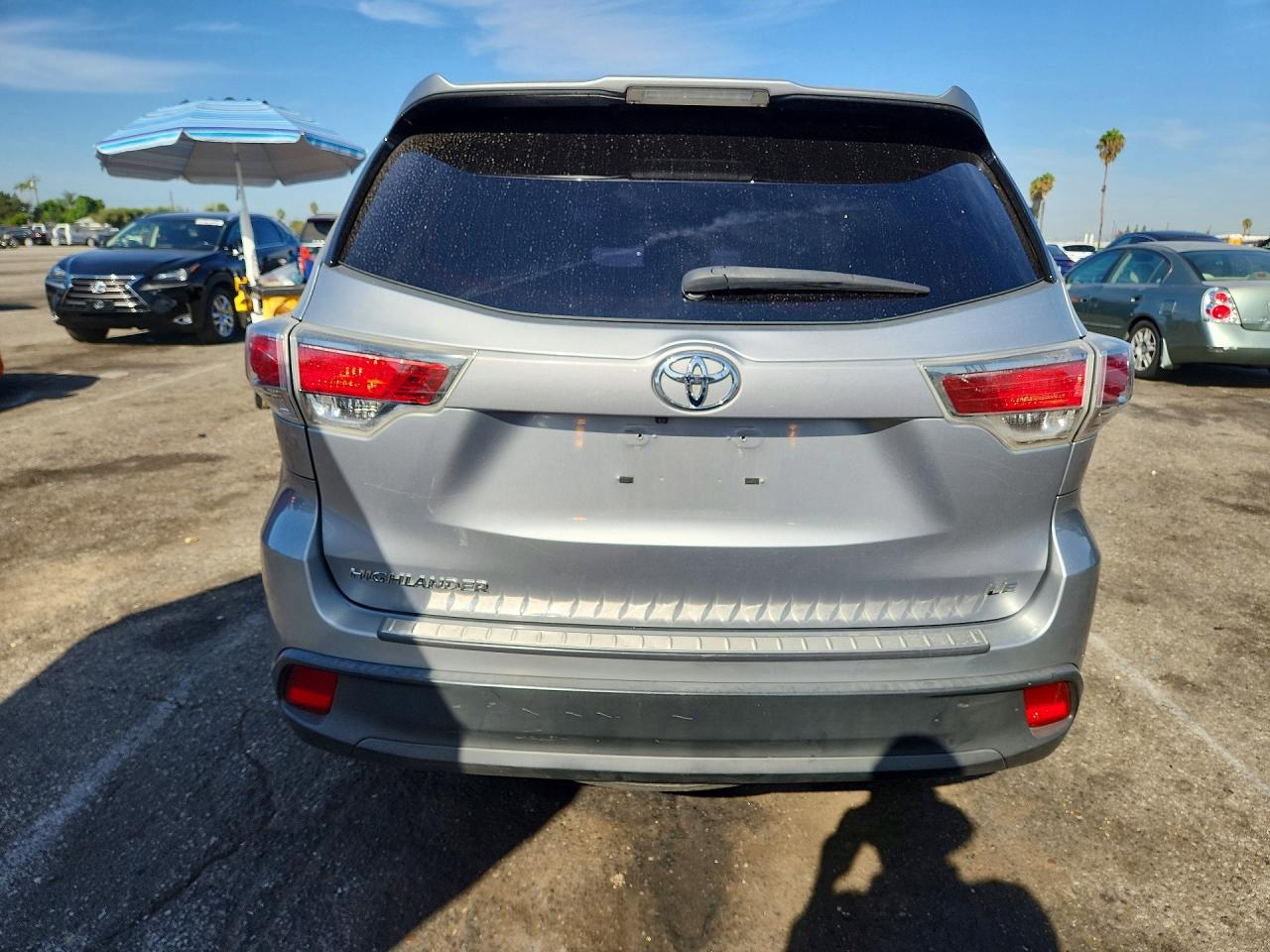2014 Toyota Highlander Le Silver vin: 5TDZARFH3ES004876