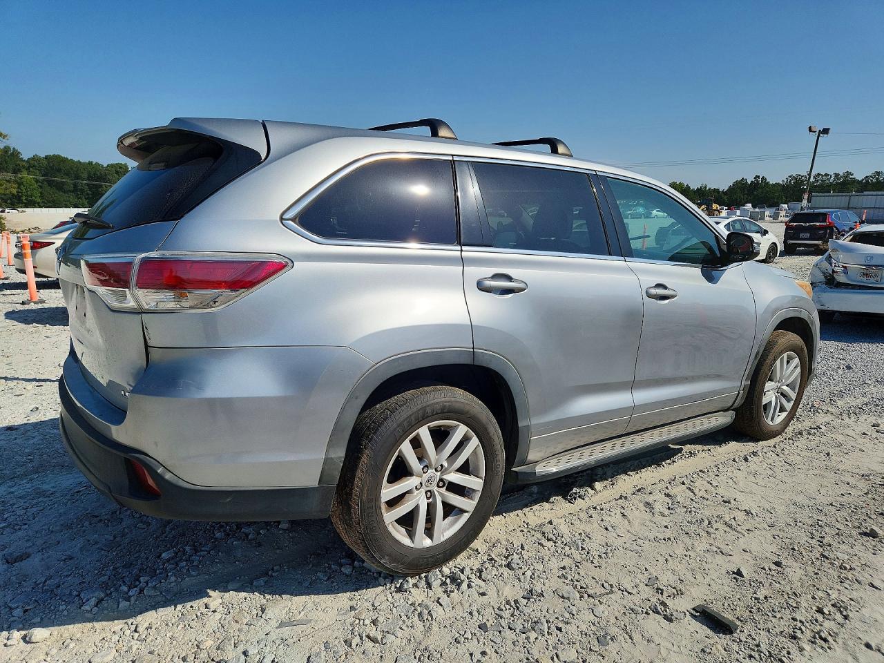 2015 Toyota Highlander Серебряный vin: 5TDZARFH3FS016544