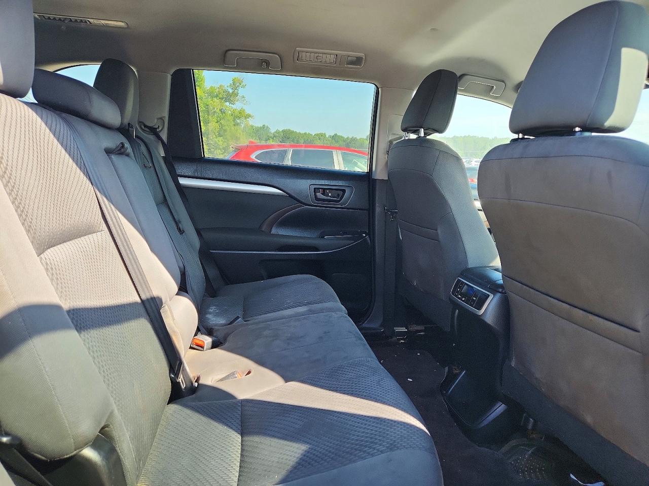 2015 Toyota Highlander Серебряный vin: 5TDZARFH3FS016544