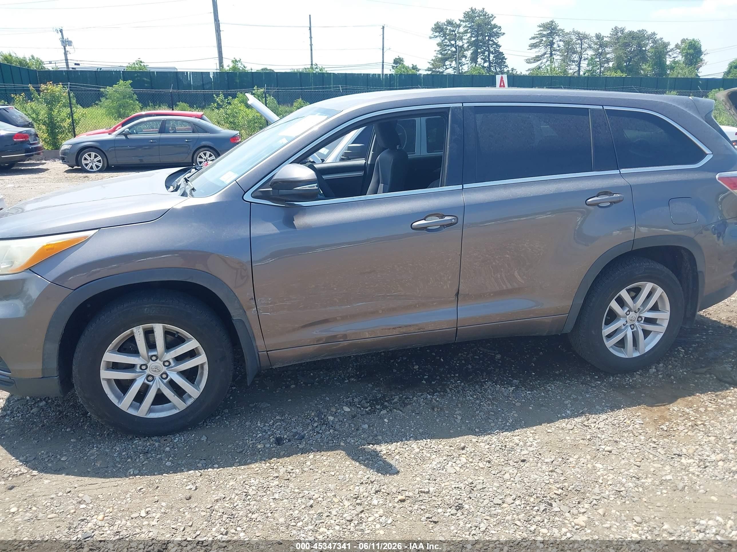 2014 Toyota Highlander Le Gray vin: 5TDZARFH5ES007391