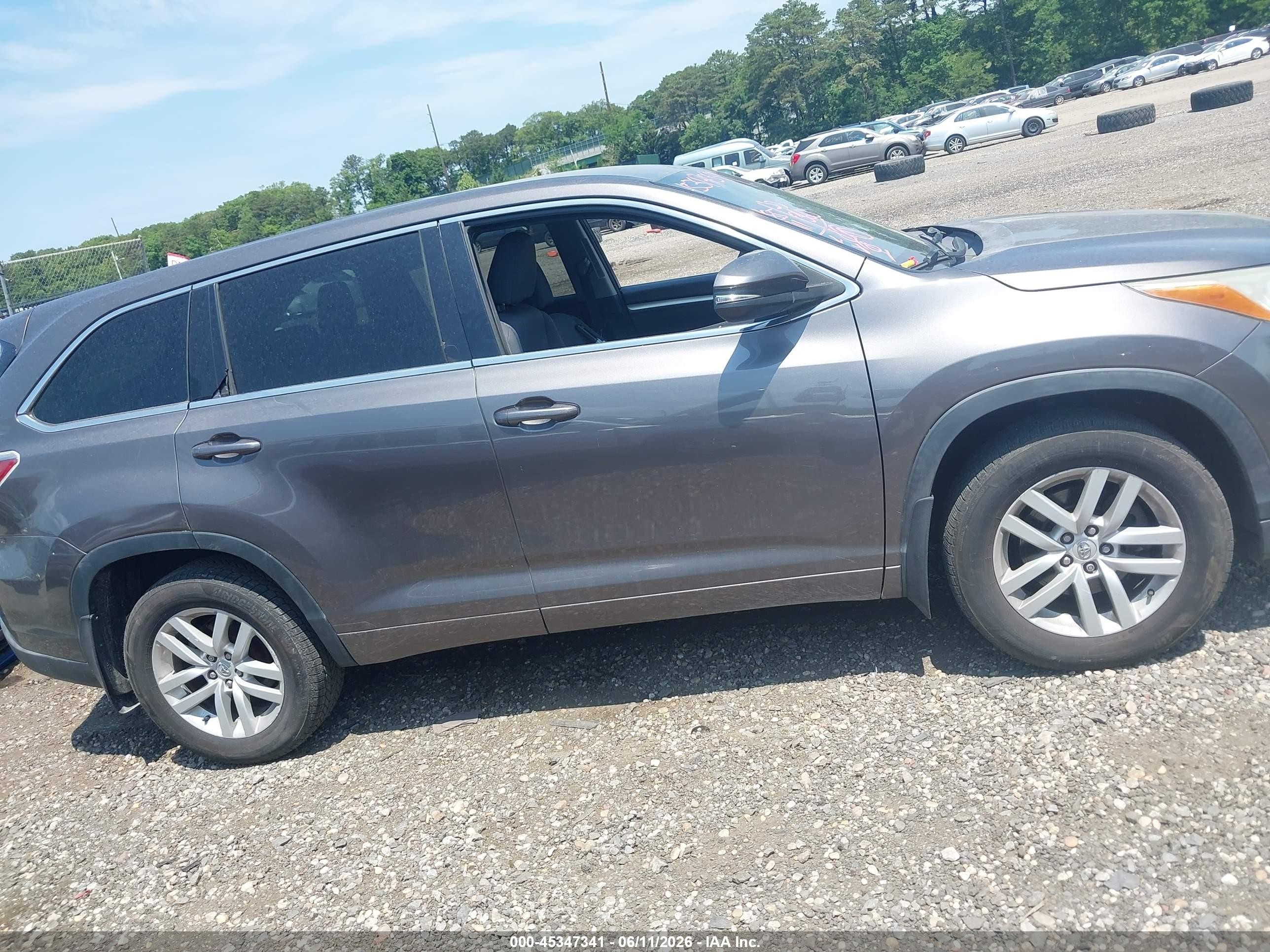 2014 Toyota Highlander Le Gray vin: 5TDZARFH5ES007391