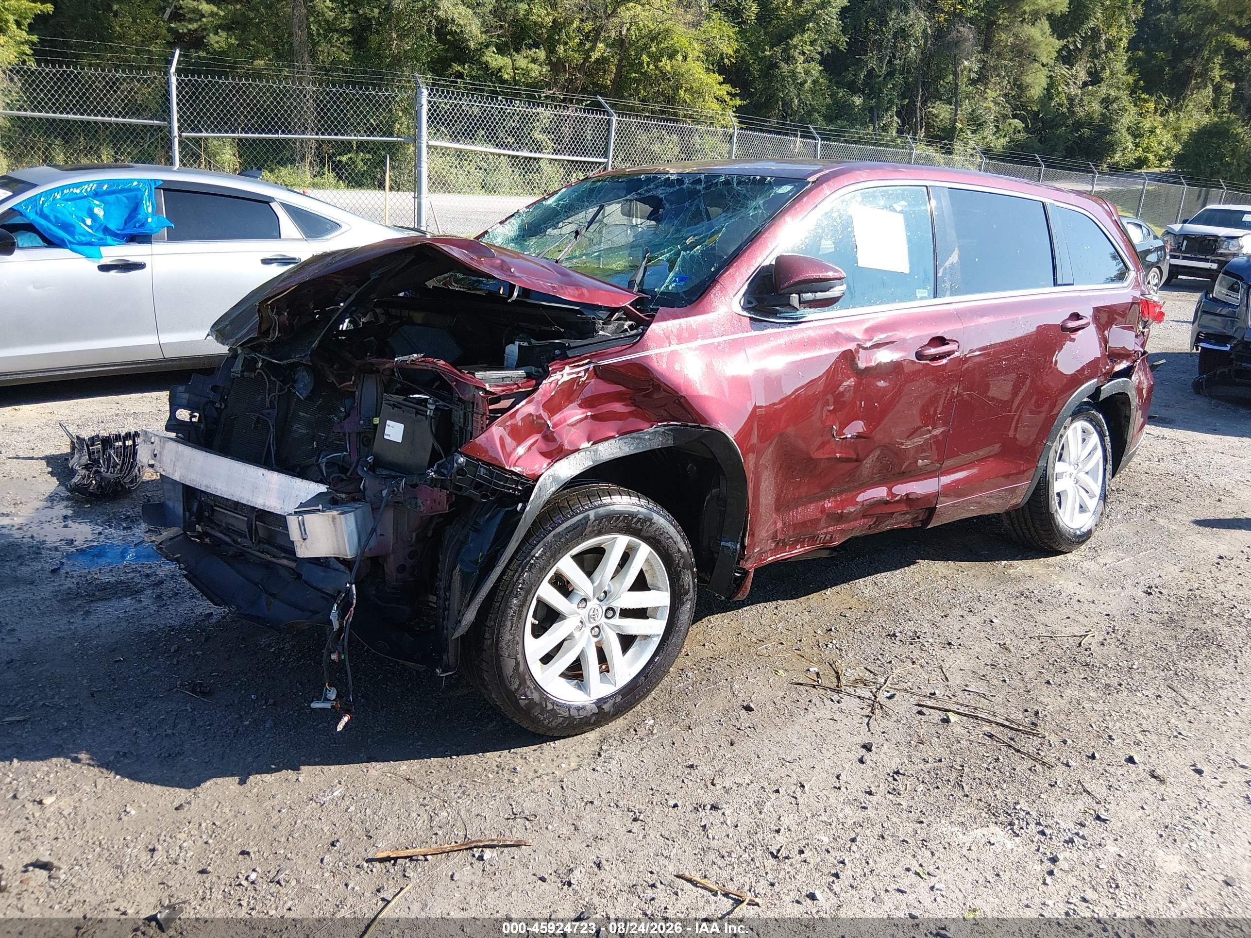 2014 Toyota Highlander Le Burgundy vin: 5TDZARFH6ES008503