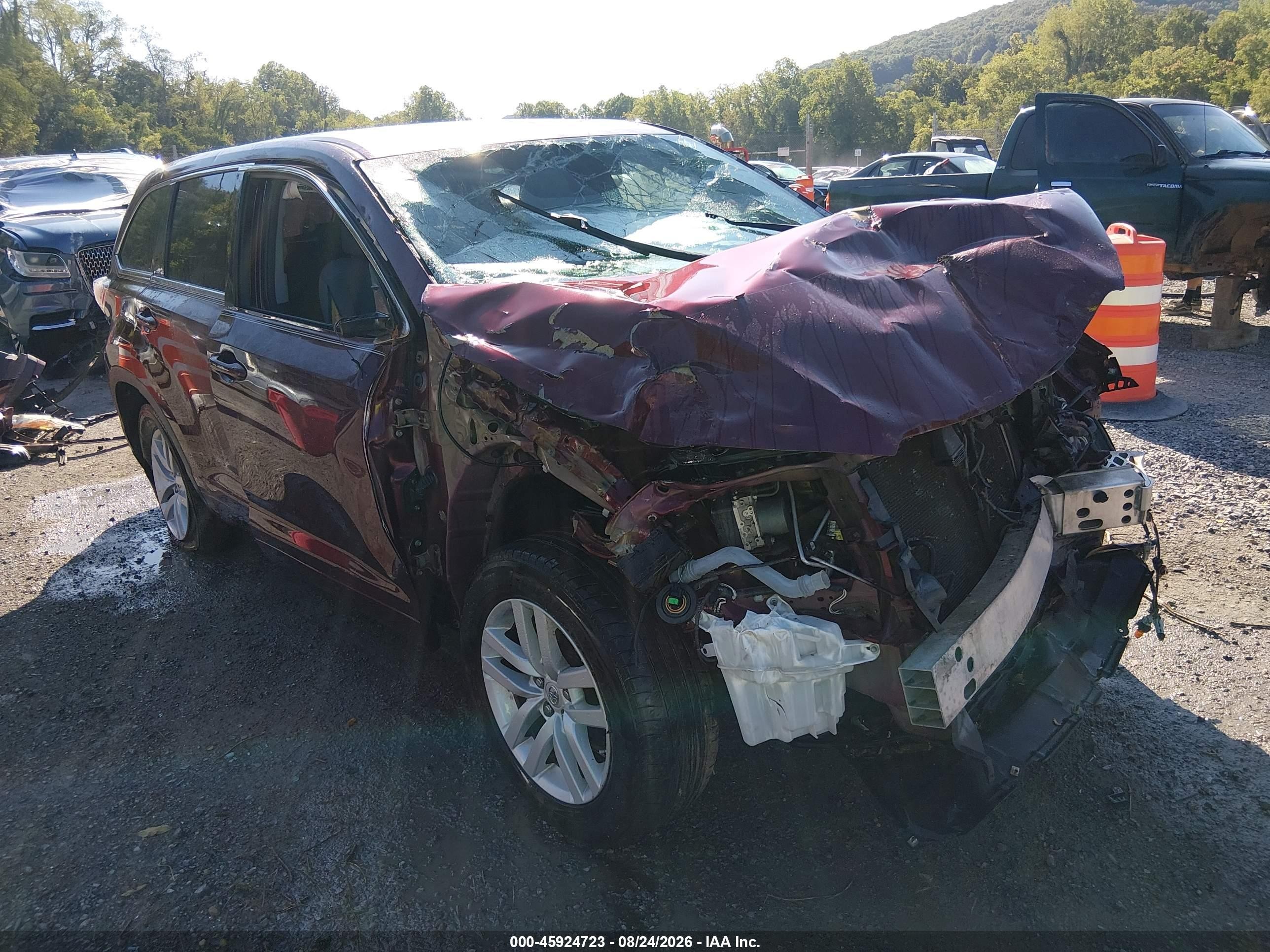 2014 Toyota Highlander Le Burgundy vin: 5TDZARFH6ES008503