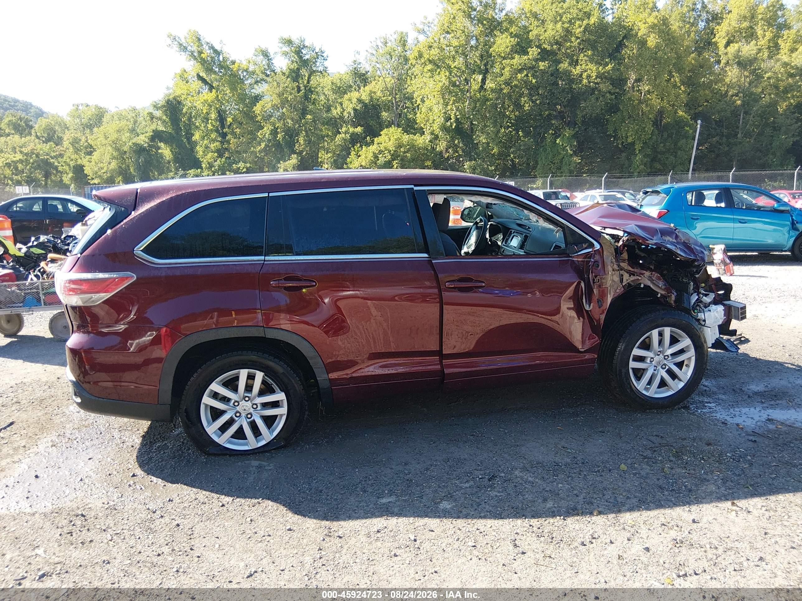 2014 Toyota Highlander Le Burgundy vin: 5TDZARFH6ES008503