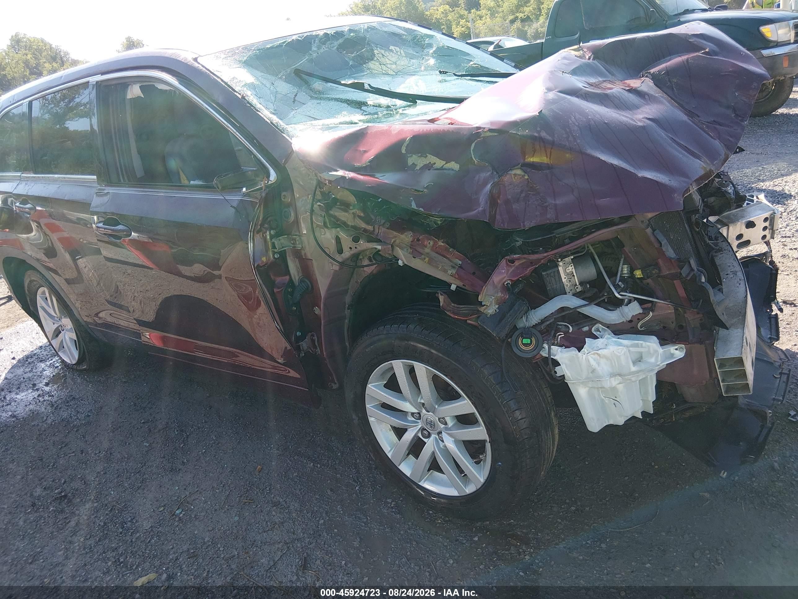2014 Toyota Highlander Le Burgundy vin: 5TDZARFH6ES008503