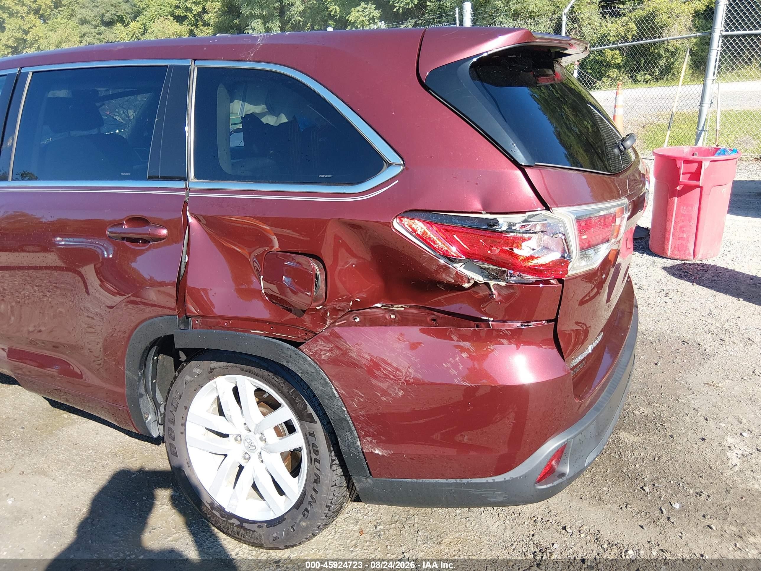 2014 Toyota Highlander Le Burgundy vin: 5TDZARFH6ES008503