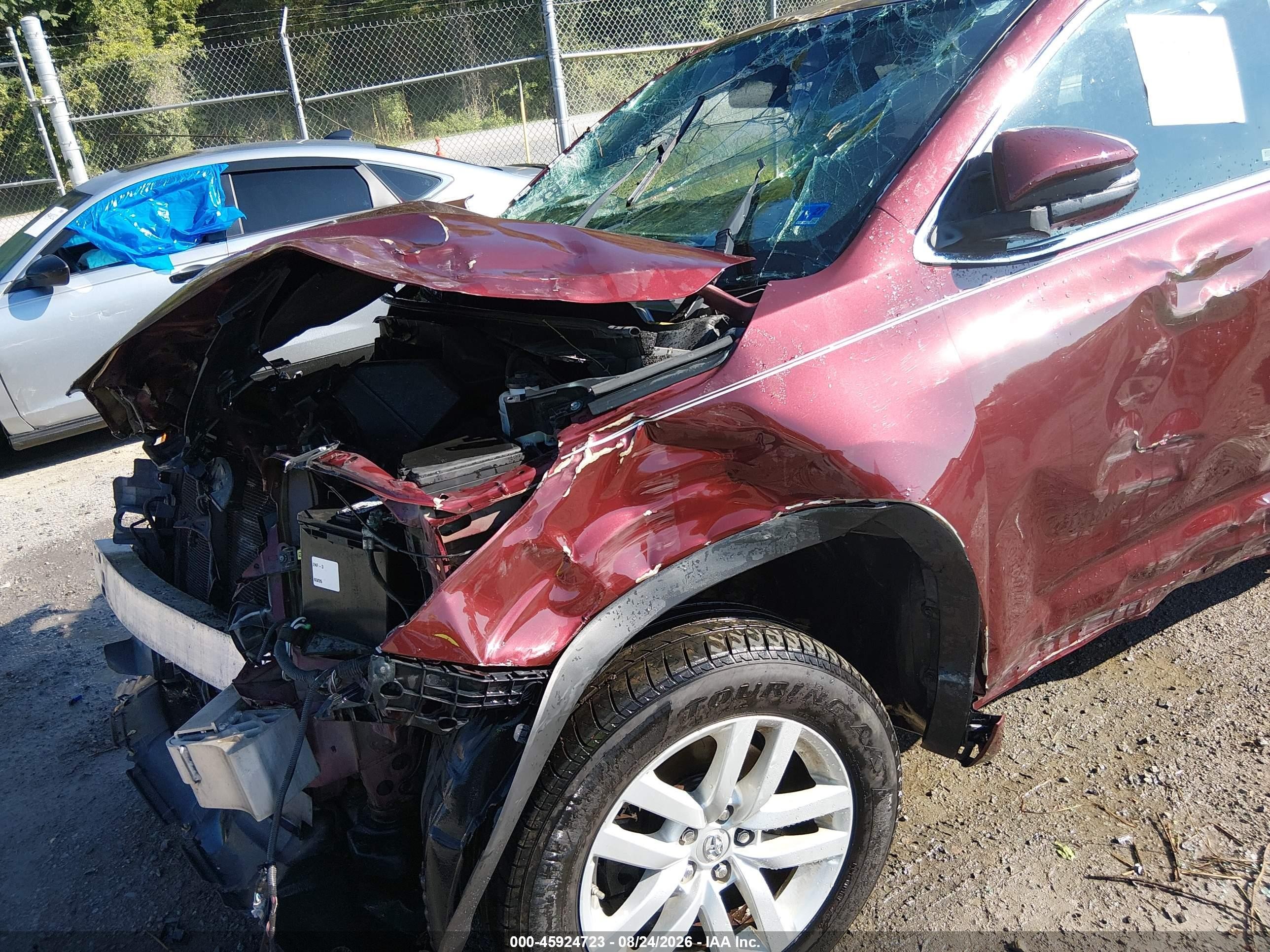 2014 Toyota Highlander Le Burgundy vin: 5TDZARFH6ES008503