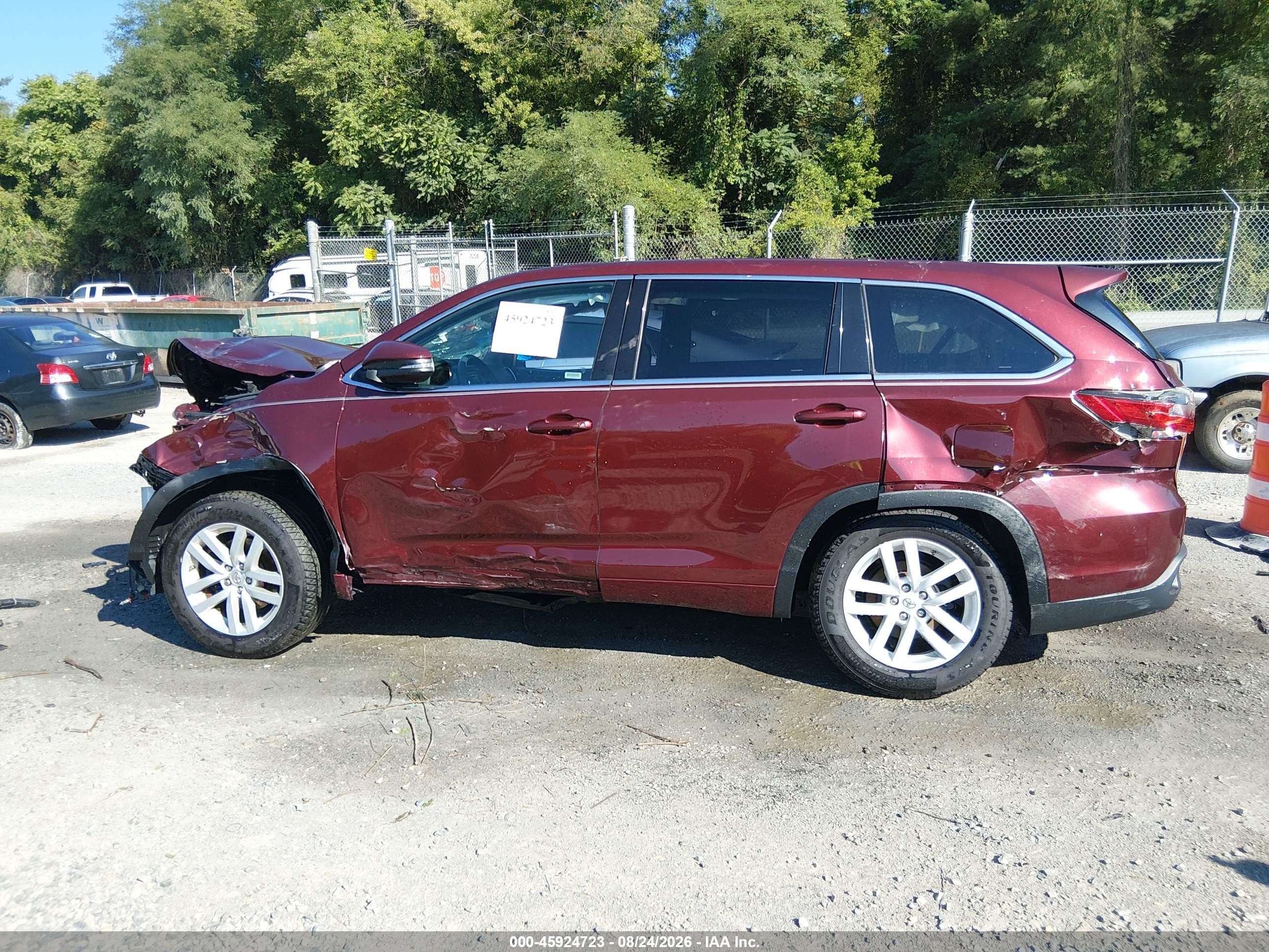 2014 Toyota Highlander Le Burgundy vin: 5TDZARFH6ES008503