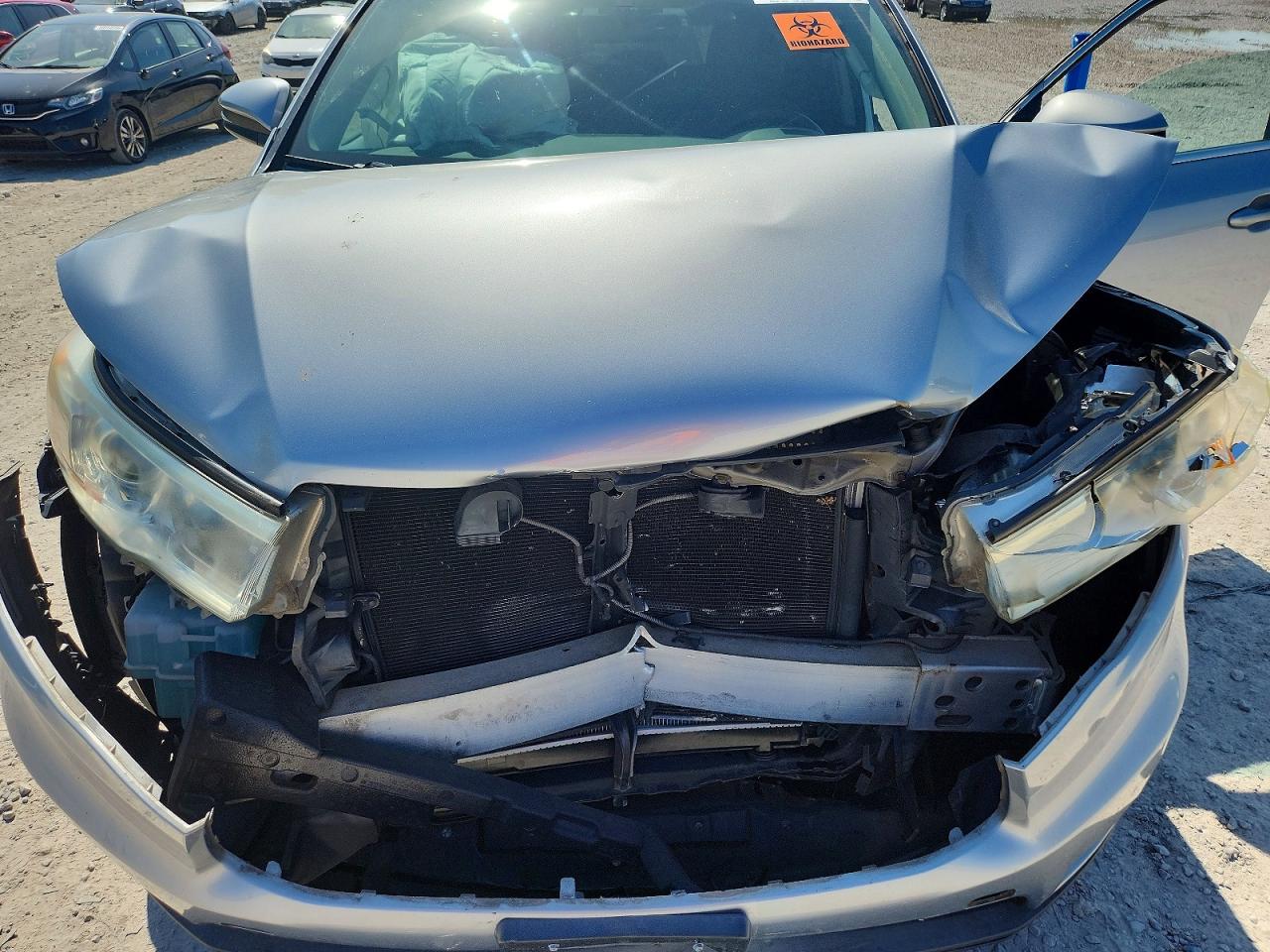 2014 Toyota Highlander Le Серебряный vin: 5TDZARFH7ES008283