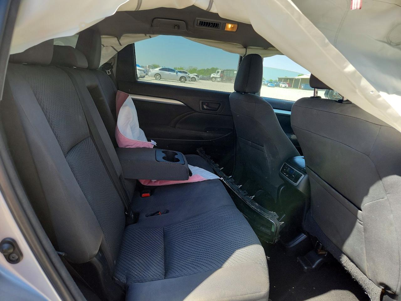 2014 Toyota Highlander Le Серебряный vin: 5TDZARFH7ES008283