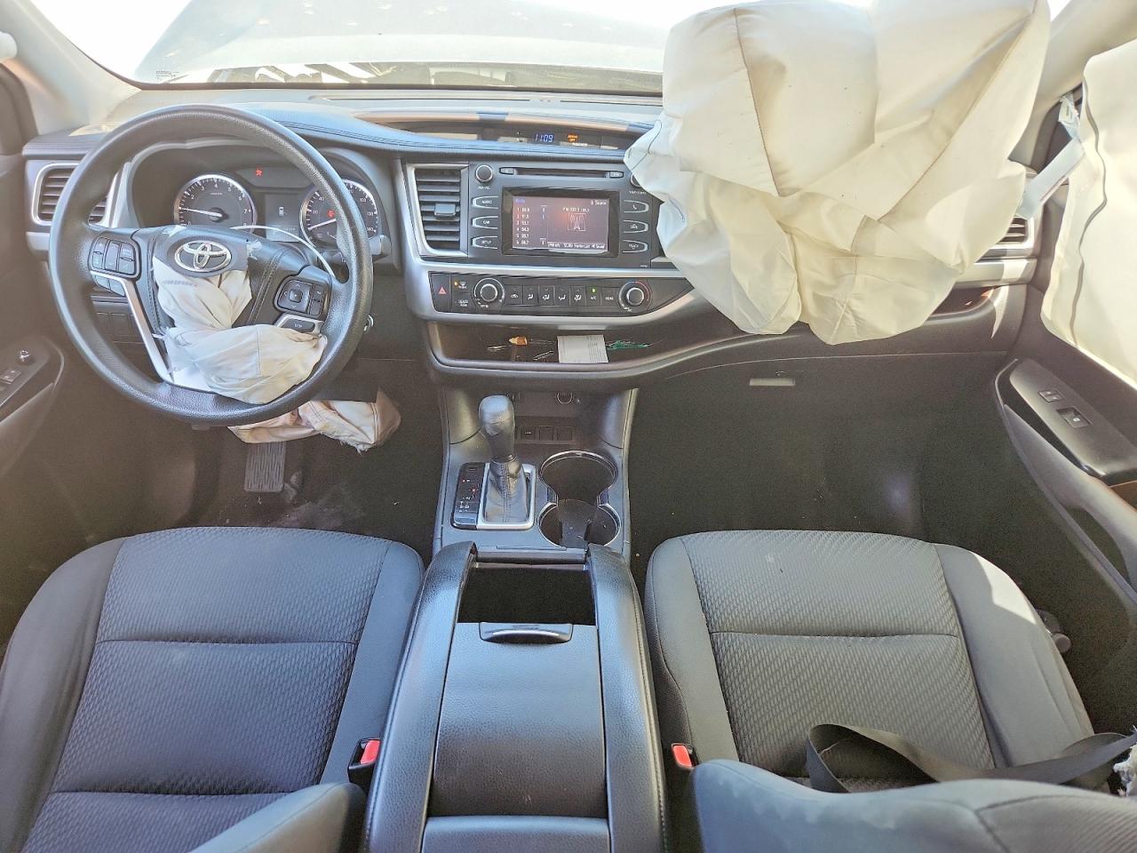 2014 Toyota Highlander Le Серебряный vin: 5TDZARFH7ES008283