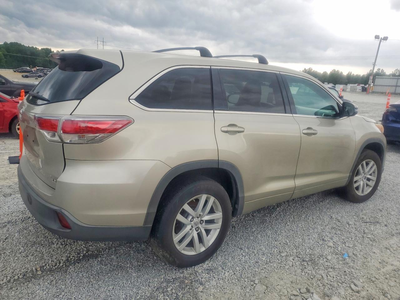 2014 Toyota Highlander Le Silver vin: 5TDZARFH8ES006428