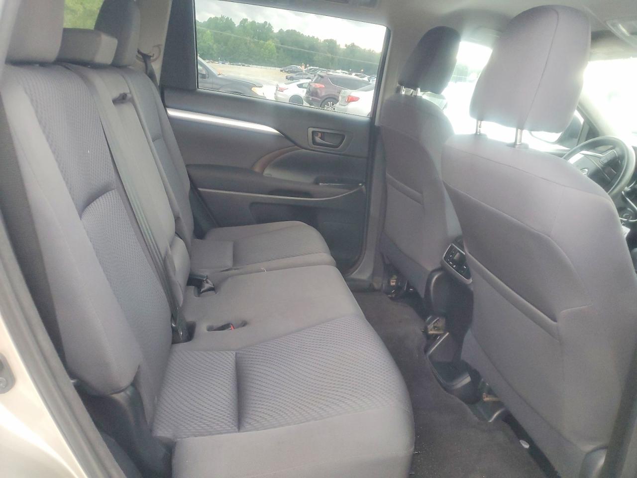 2014 Toyota Highlander Le Silver vin: 5TDZARFH8ES006428