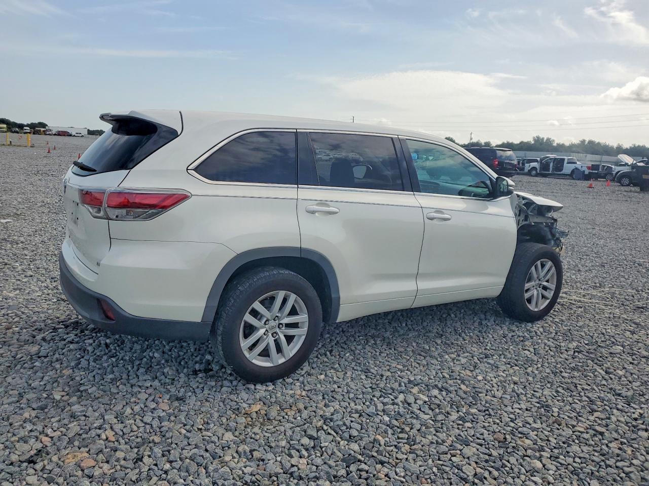 2015 Toyota Highlander Le White vin: 5TDZARFH9FS016905