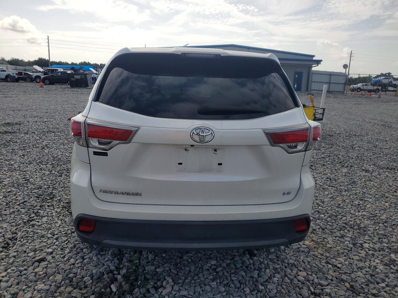 2015 Toyota Highlander Le White vin: 5TDZARFH9FS016905