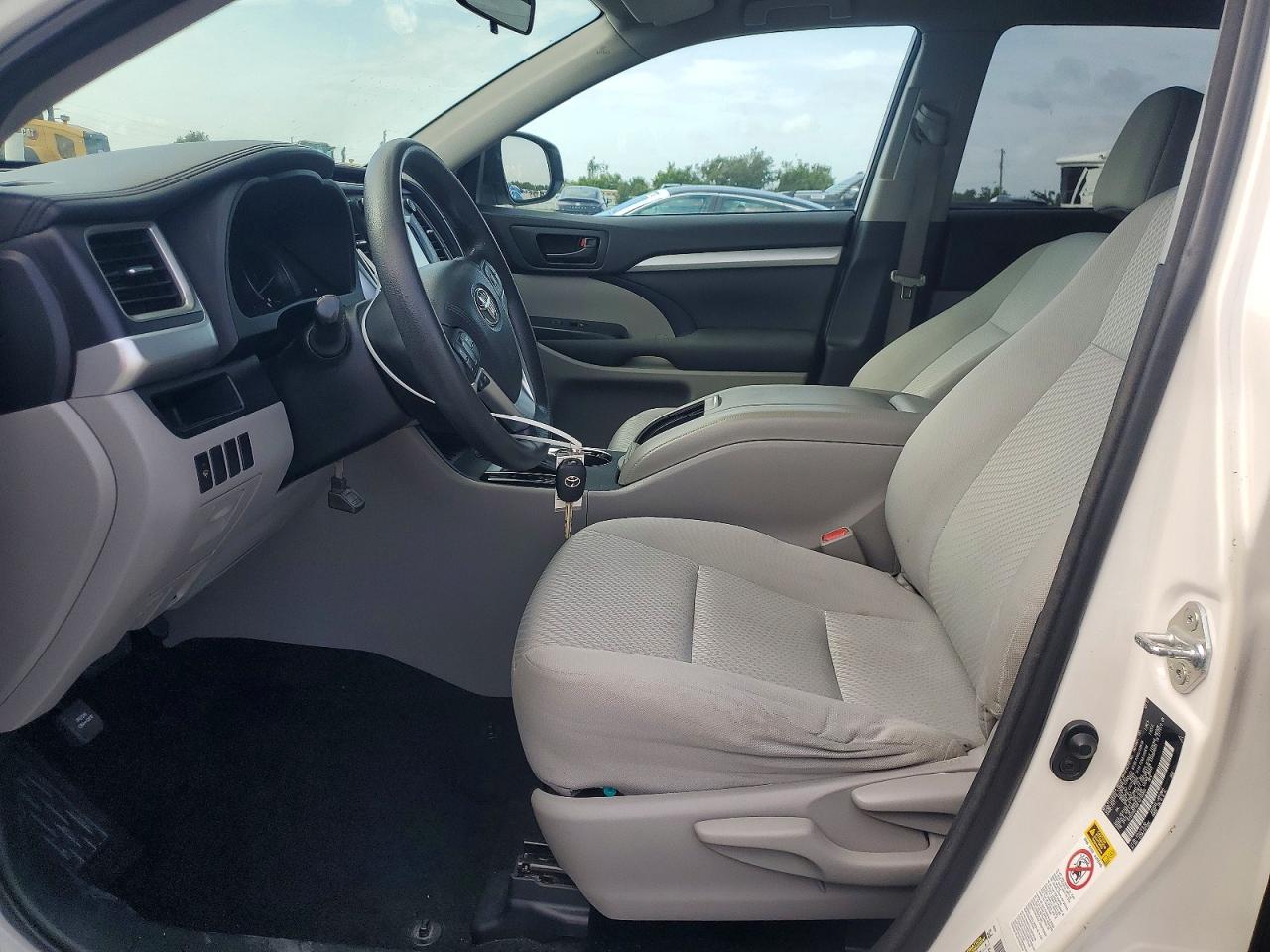 2015 Toyota Highlander Le White vin: 5TDZARFH9FS016905
