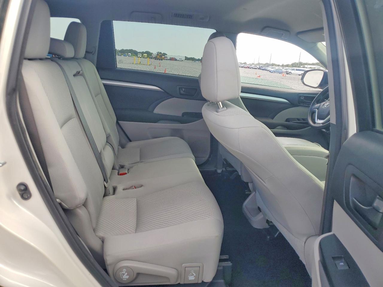 2015 Toyota Highlander Le White vin: 5TDZARFH9FS016905
