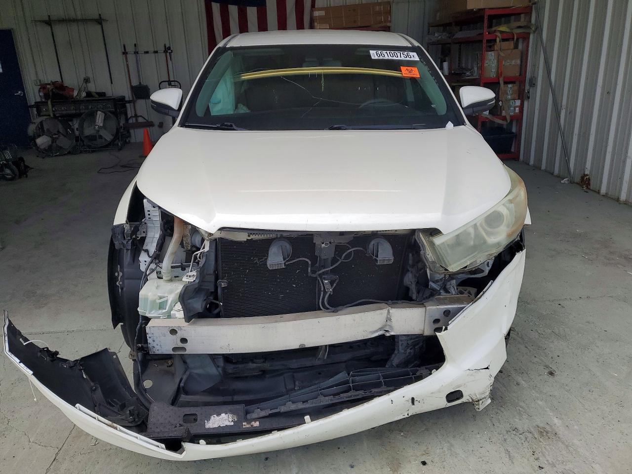 2015 Toyota Highlander Le White vin: 5TDZARFHXFS009459