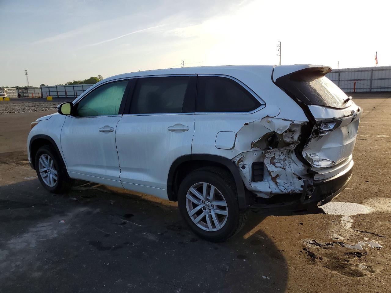 2015 Toyota Highlander Le Cream vin: 5TDZARFHXFS015021