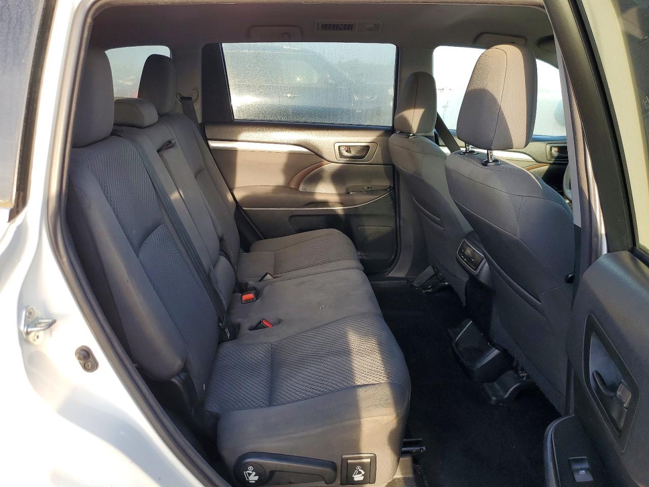 2015 Toyota Highlander Le Cream vin: 5TDZARFHXFS015021