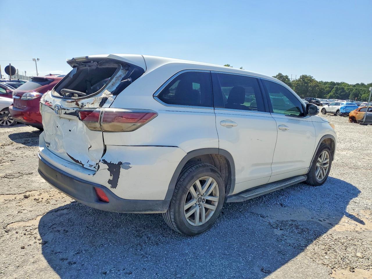 2016 Toyota Highlander Le White vin: 5TDZARFHXGS020852