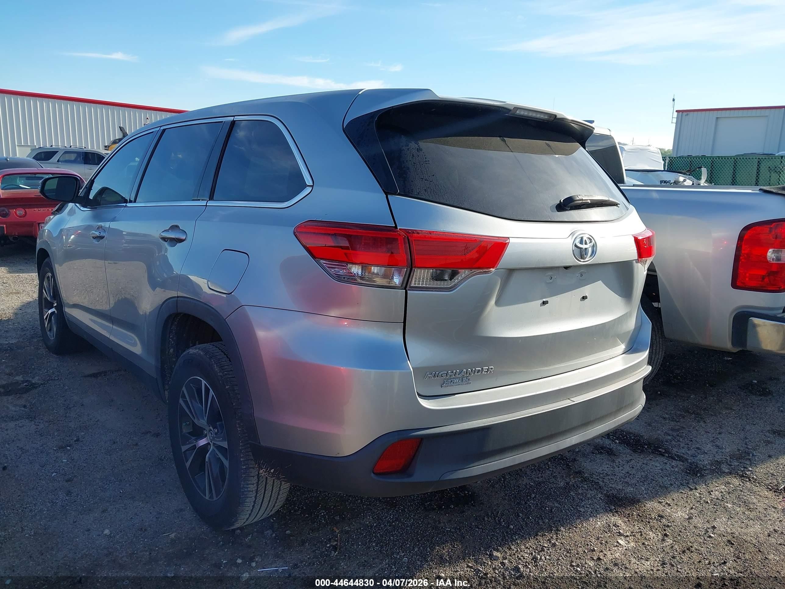 2019 Toyota Highlander Le Silver vin: 5TDZARFHXKS057232