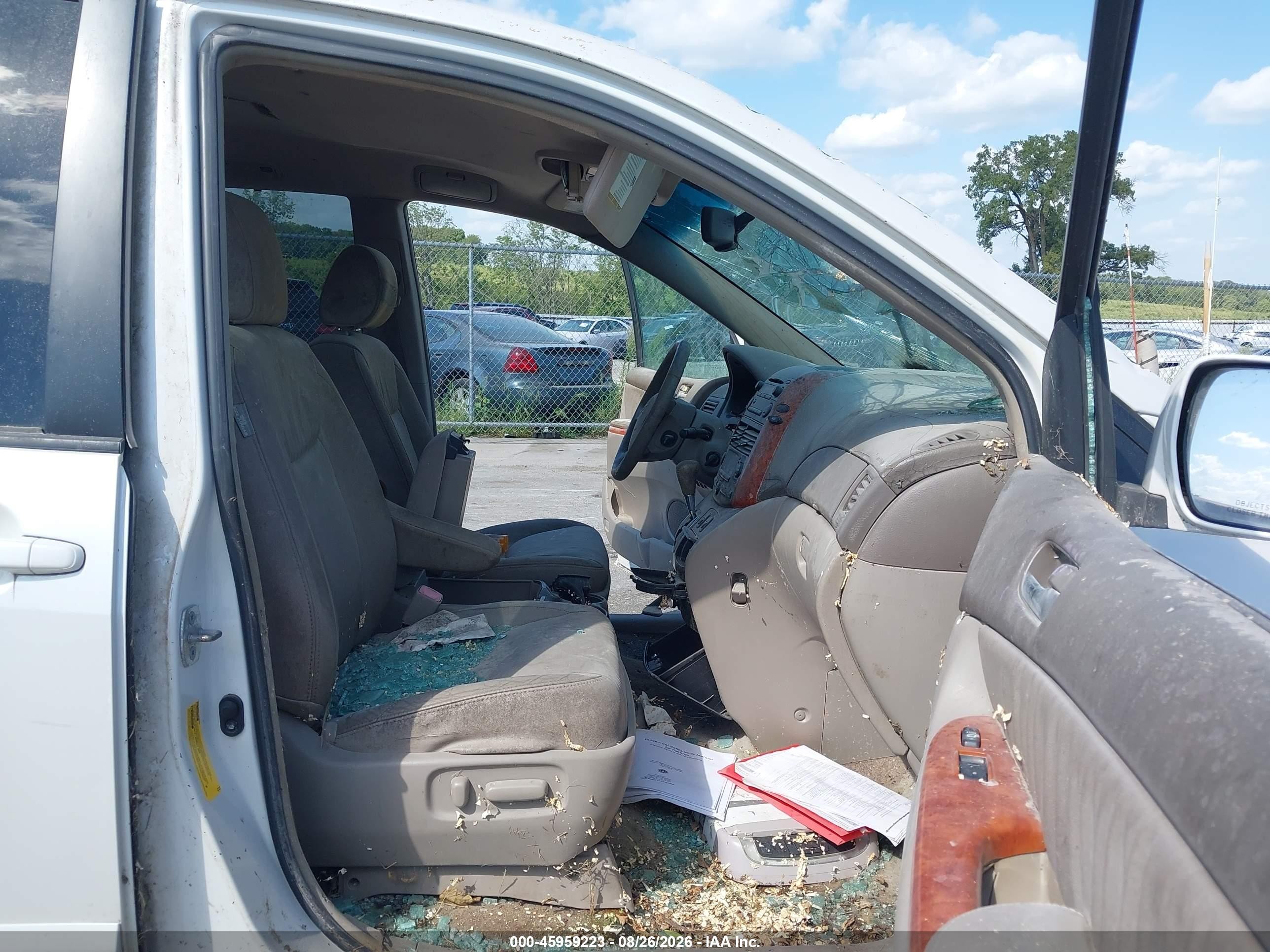 2007 Toyota Sienna Xle White vin: 5TDZK22C07S041076