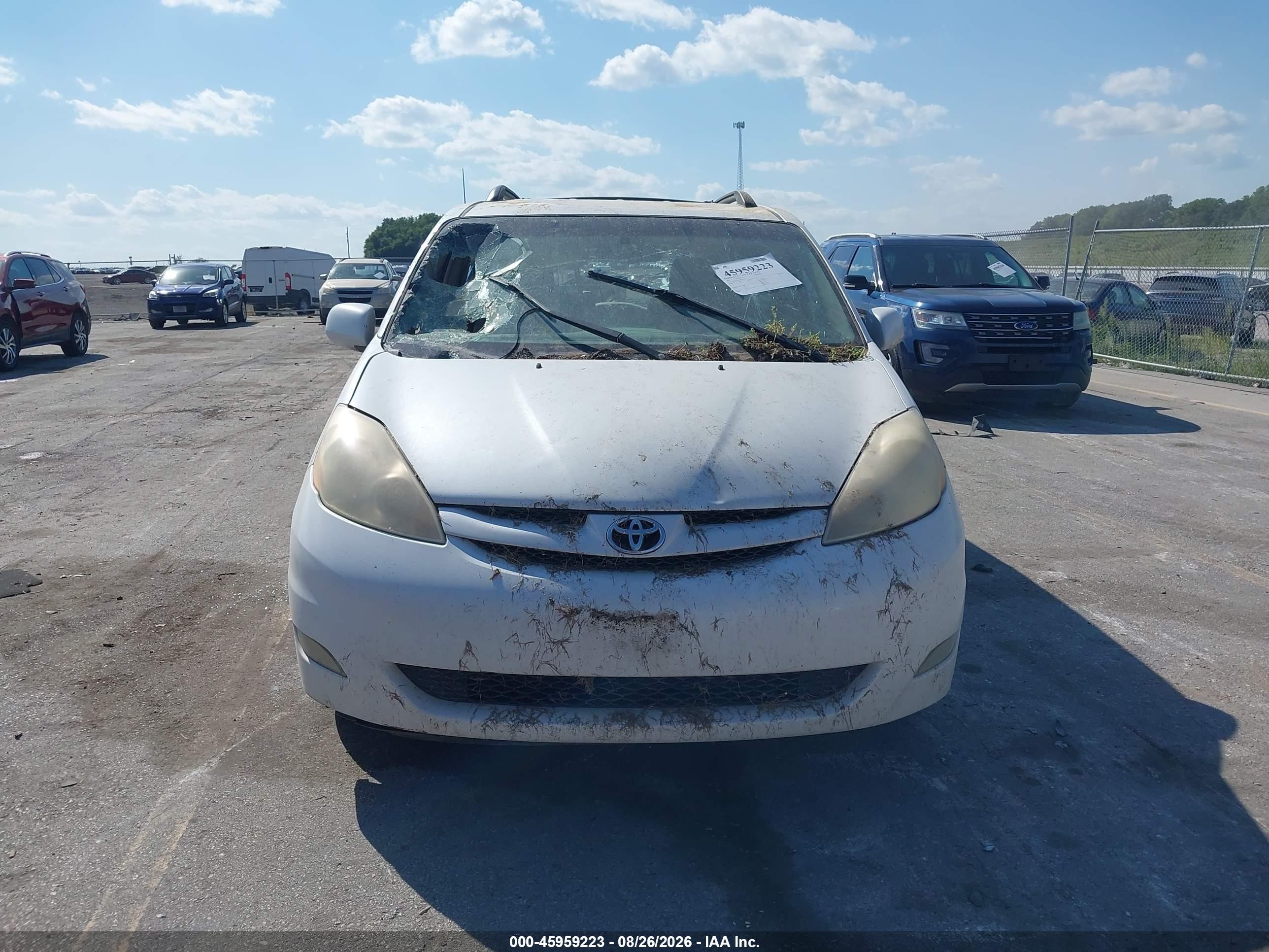2007 Toyota Sienna Xle White vin: 5TDZK22C07S041076