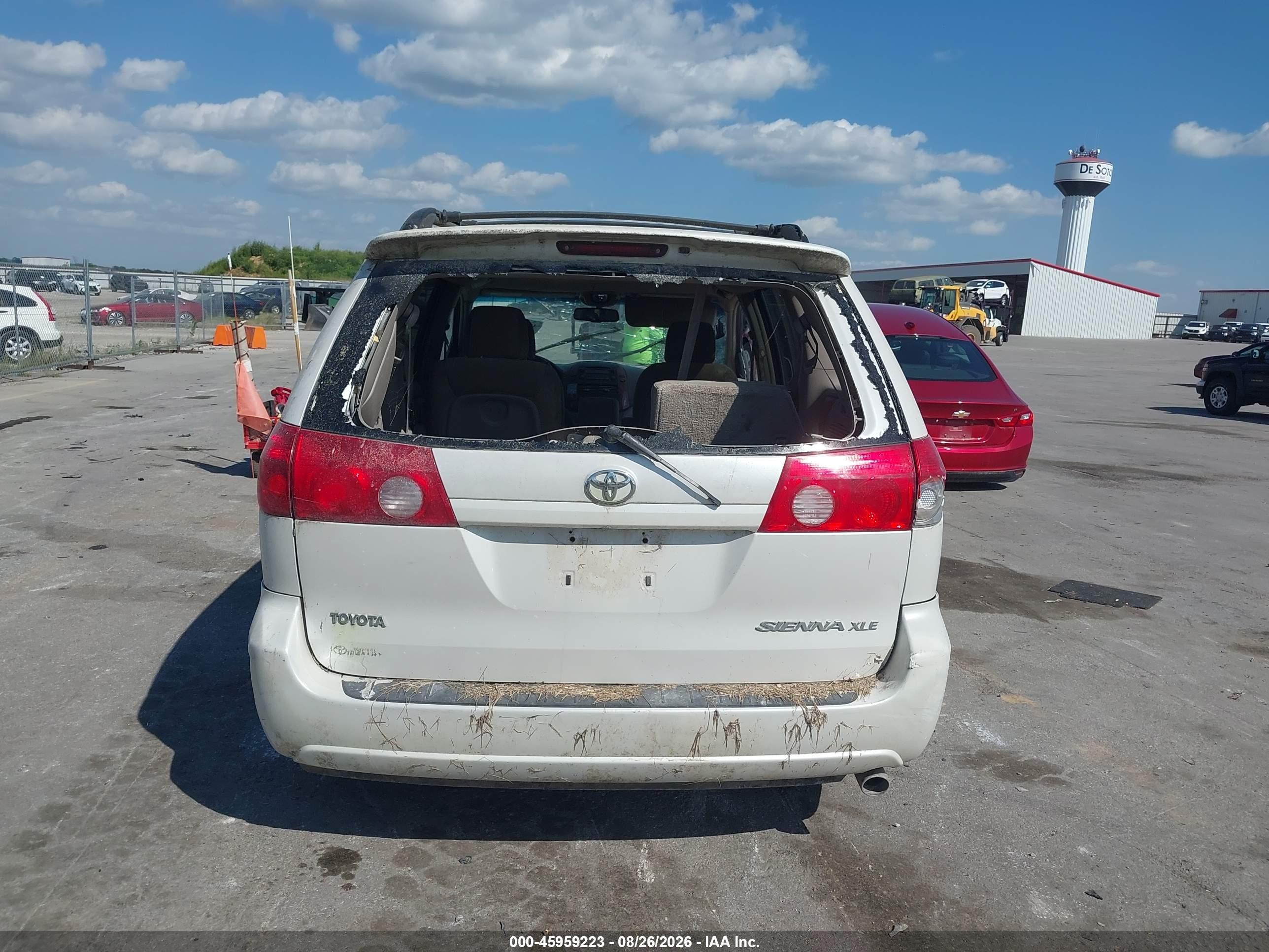 2007 Toyota Sienna Xle White vin: 5TDZK22C07S041076