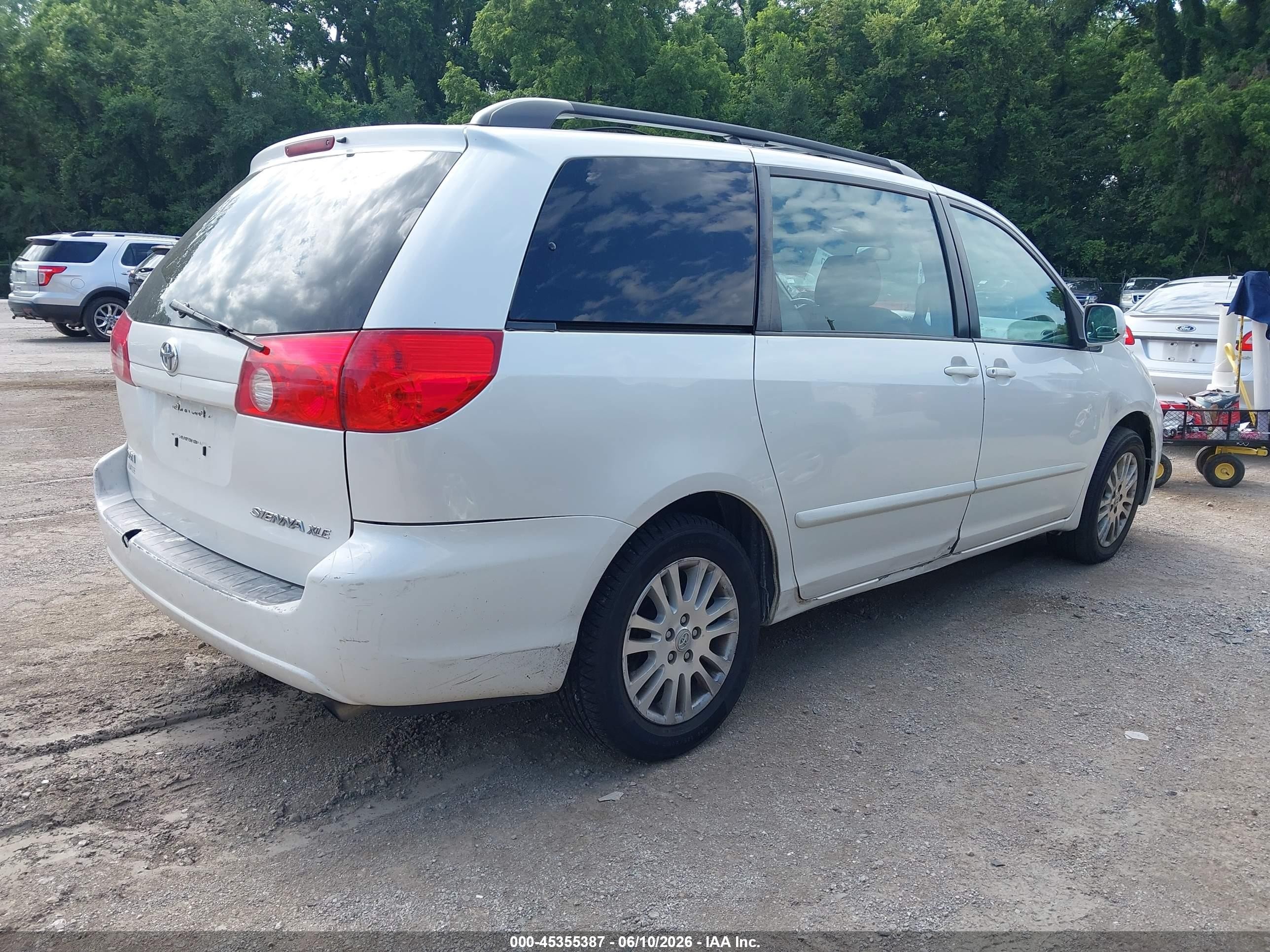 2007 Toyota Sienna Xle White vin: 5TDZK22C07S047055