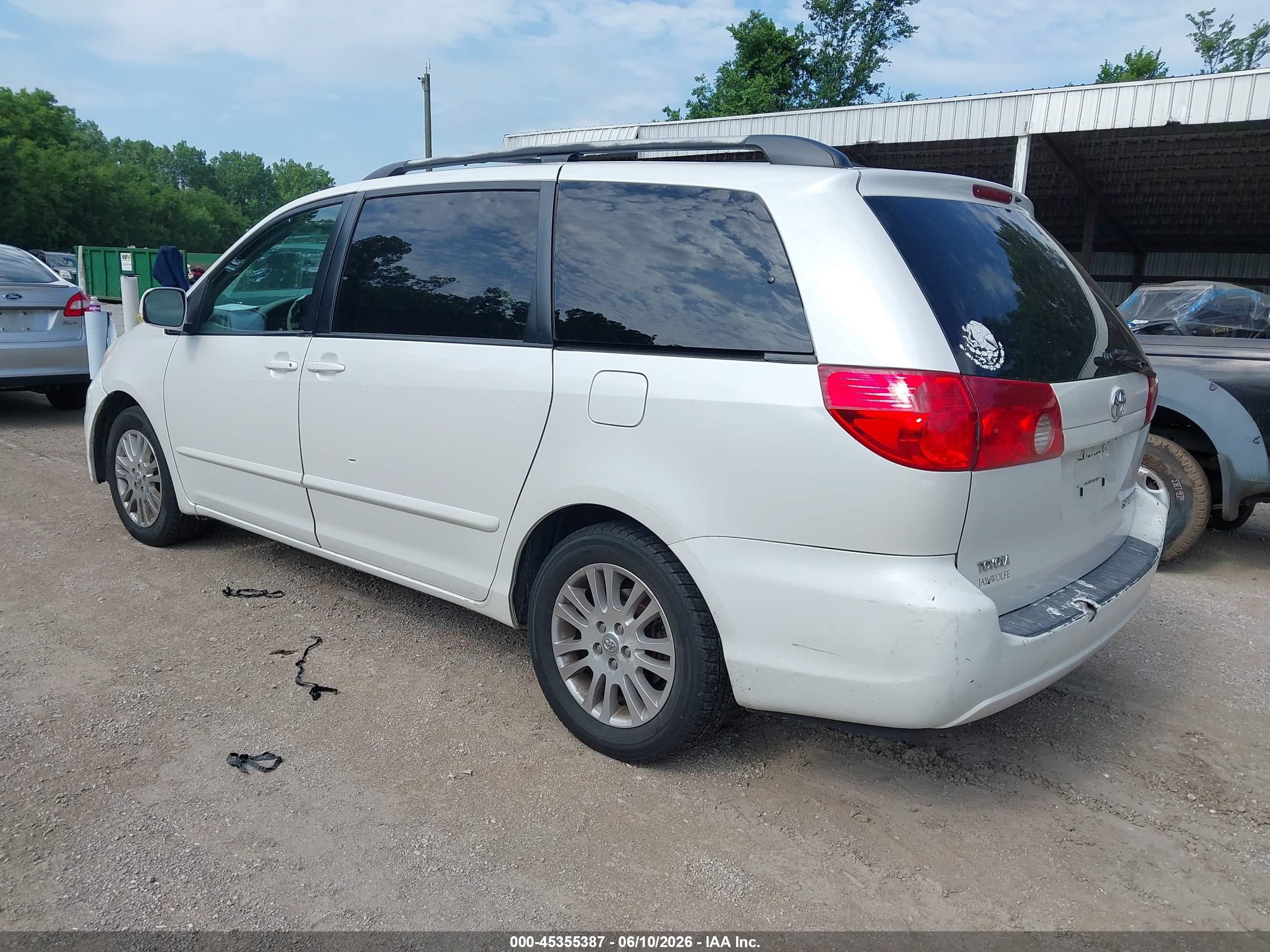 2007 Toyota Sienna Xle White vin: 5TDZK22C07S047055