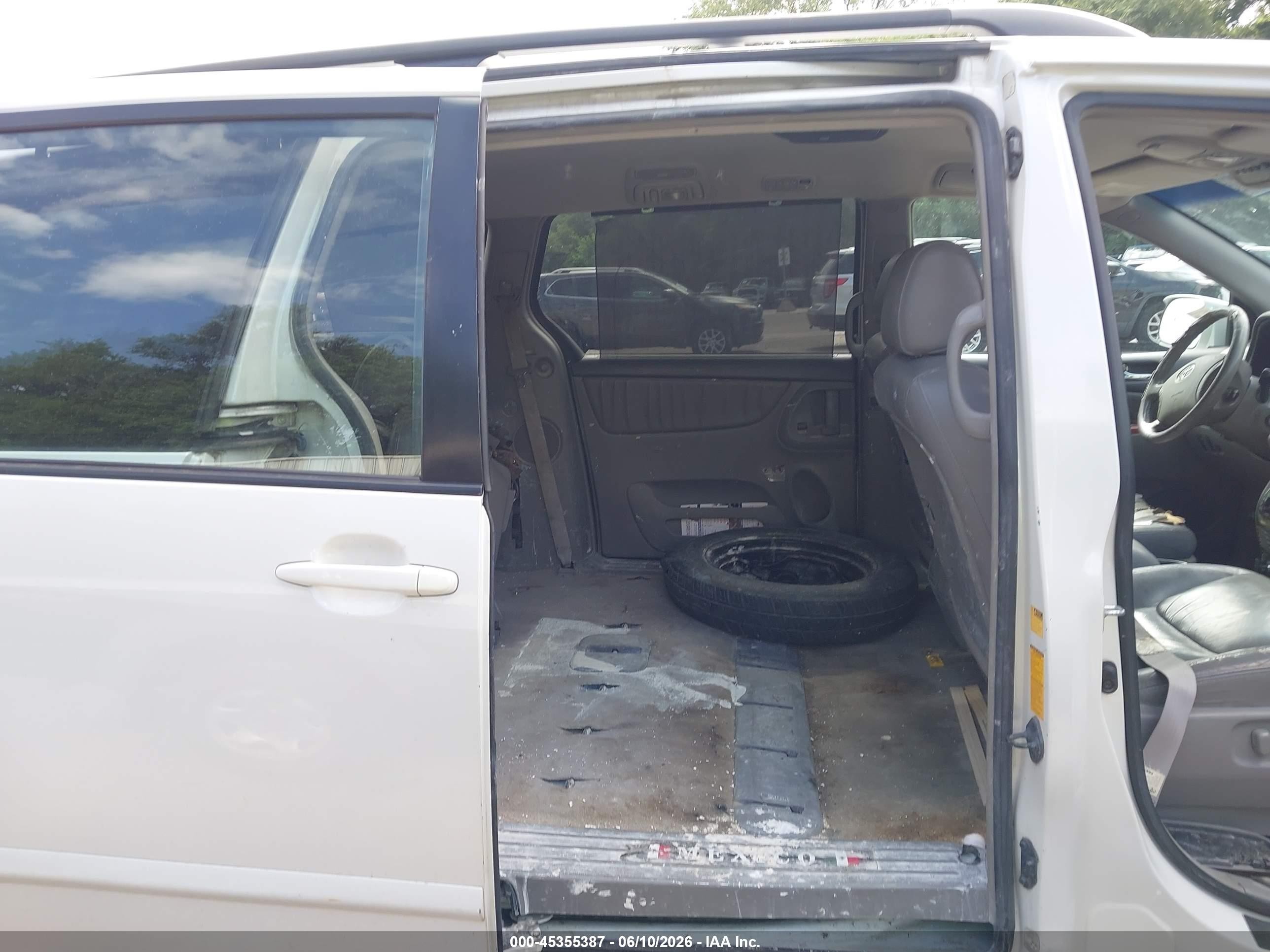 2007 Toyota Sienna Xle White vin: 5TDZK22C07S047055