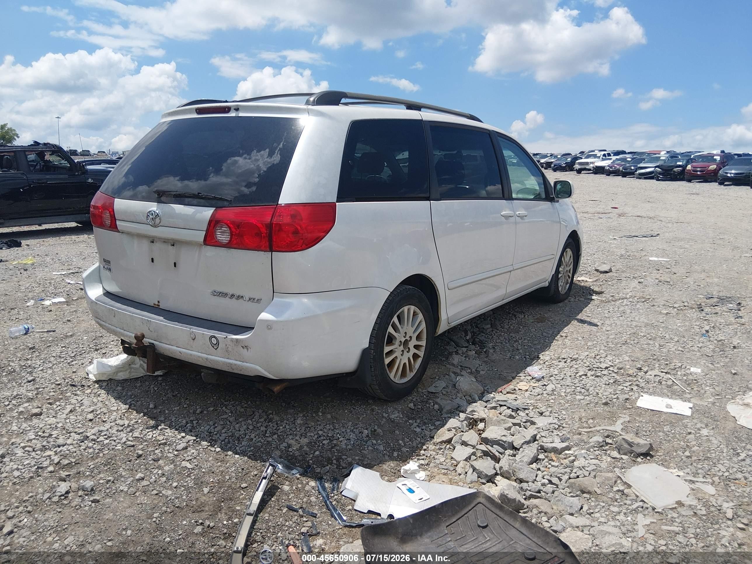2007 Toyota Sienna Xle White vin: 5TDZK22C07S089399